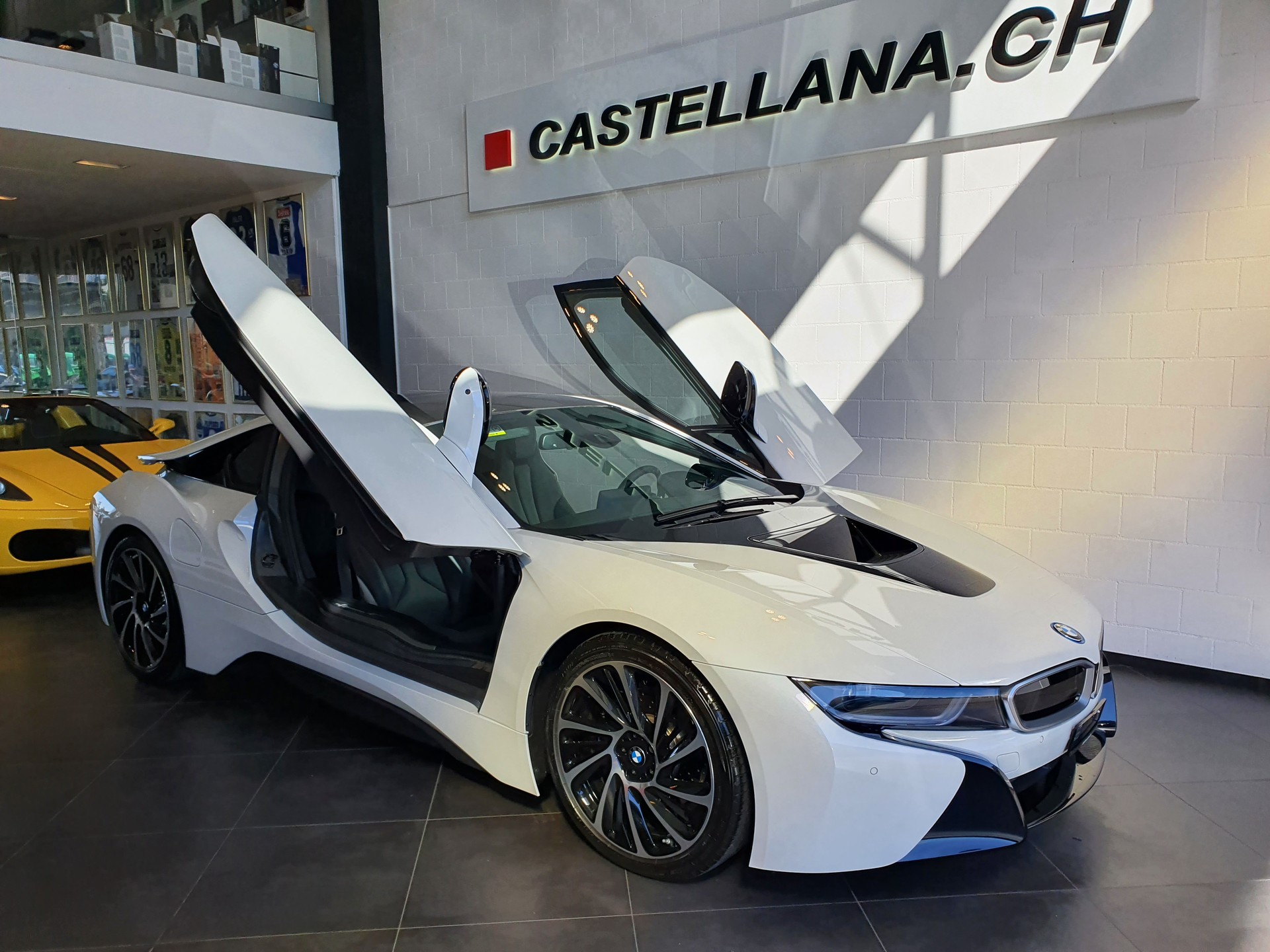 BMW i8 Coupé-showroom-element-1