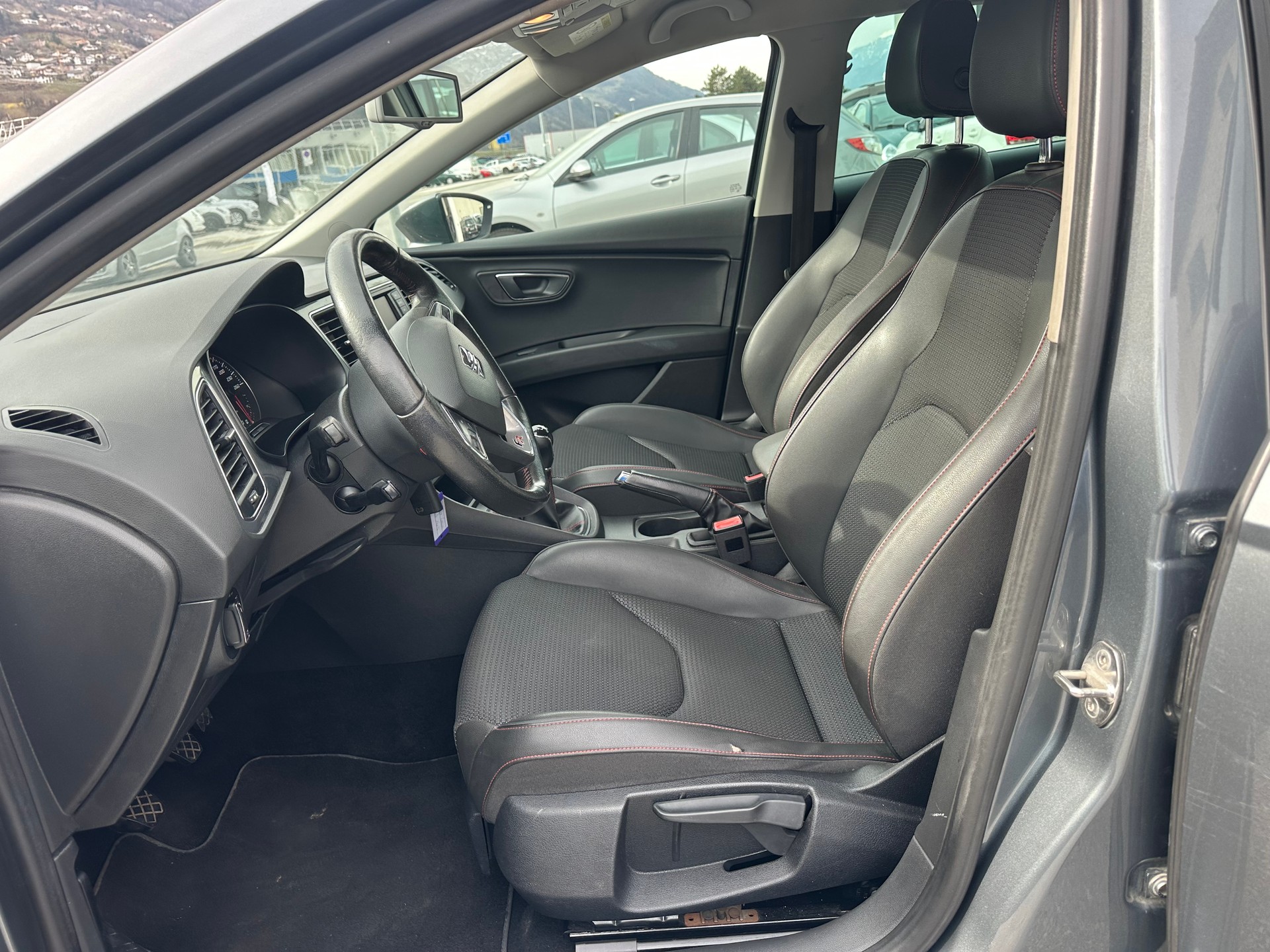 SEAT Leon ST 2.0 TDI FR 4Drive-image-8