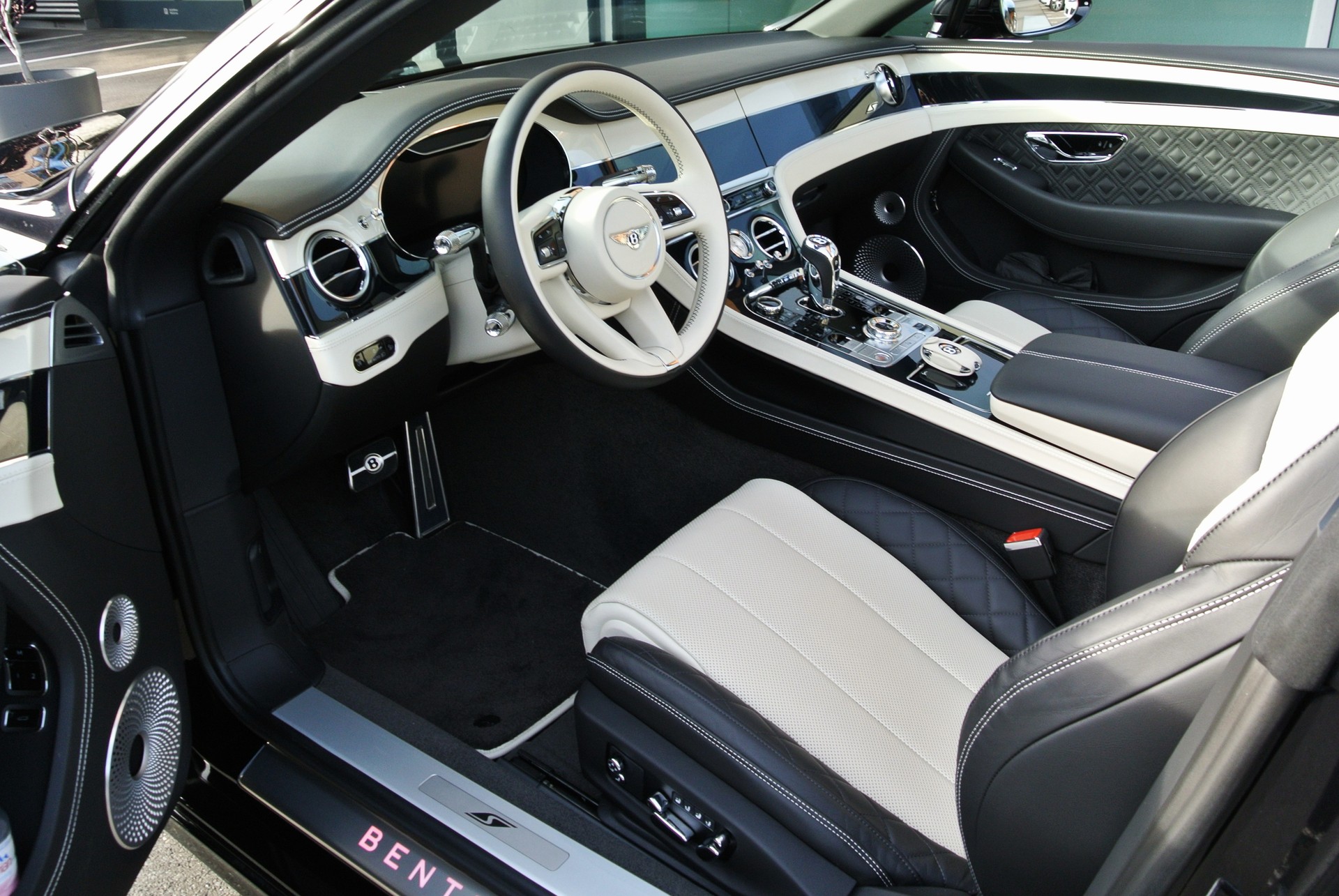 BENTLEY Continental GTC 4.0 V8 S-image-15