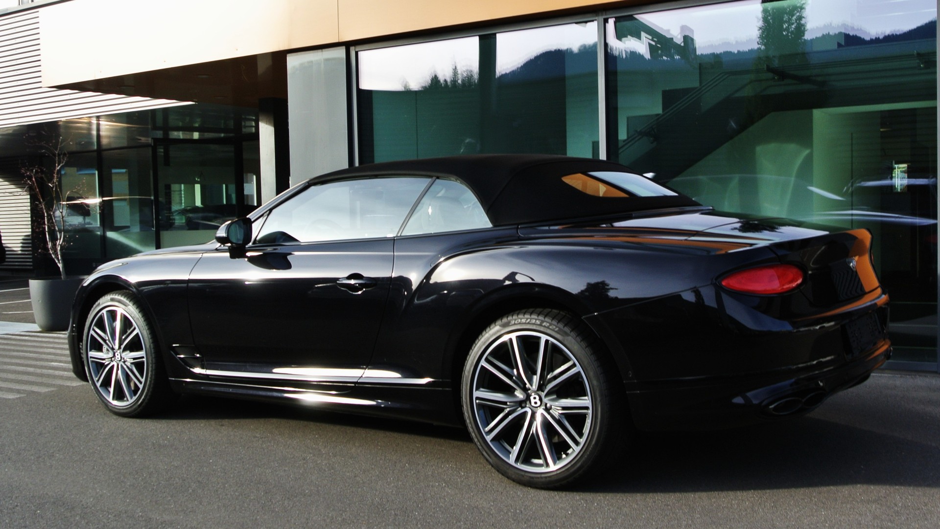 BENTLEY Continental GTC 4.0 V8 S-image-12