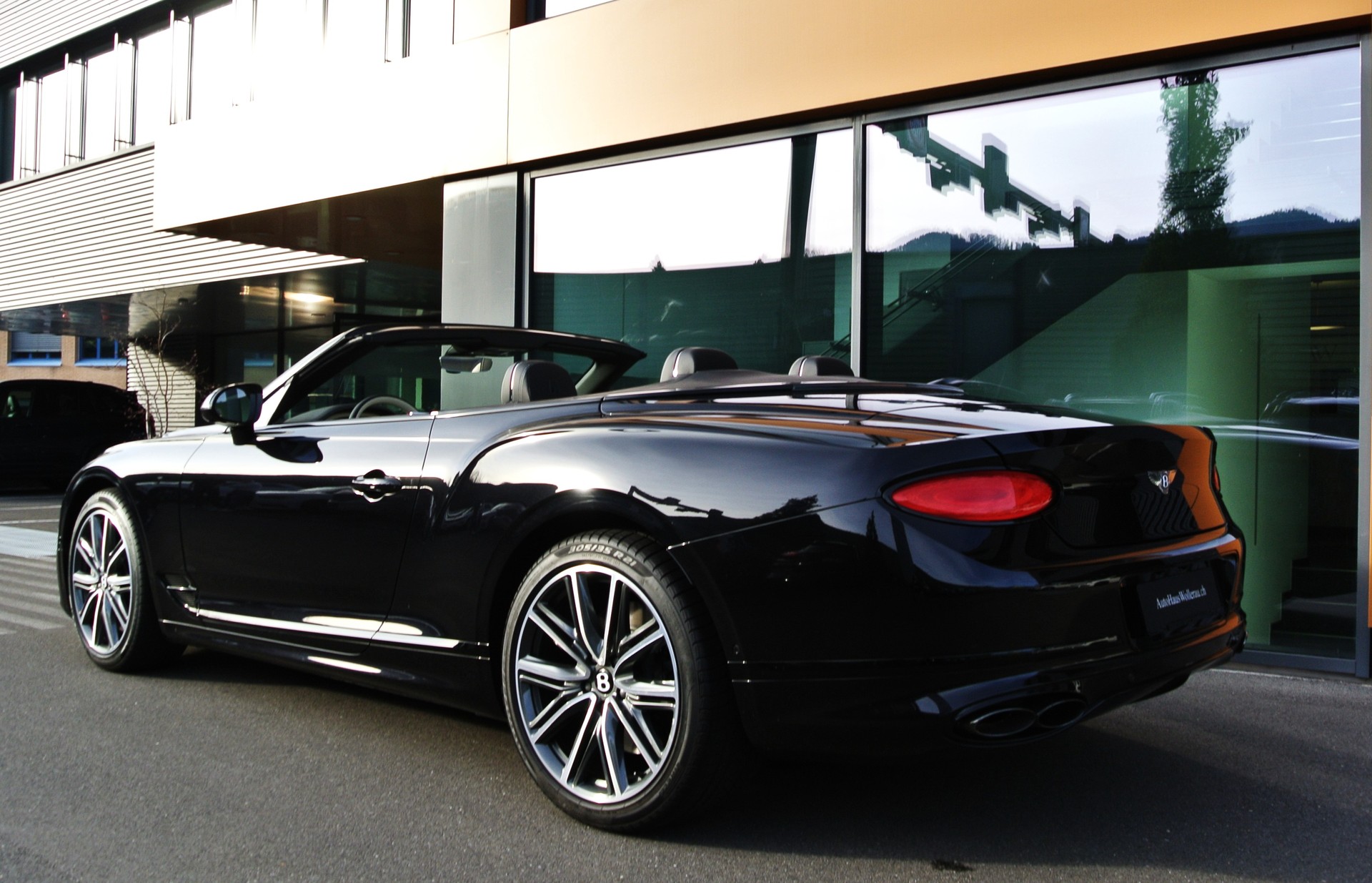 BENTLEY Continental GTC 4.0 V8 S-image-6