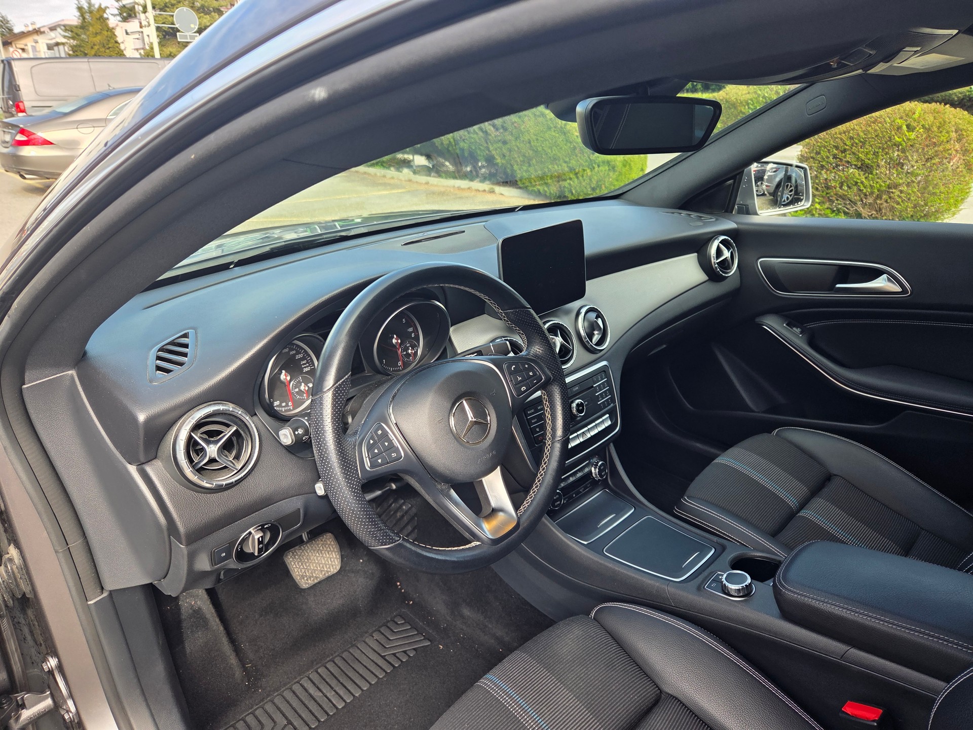 MERCEDES-BENZ CLA Shooting Brake 200 d Swiss Star Ed. 4M 7G-DCT-image-9