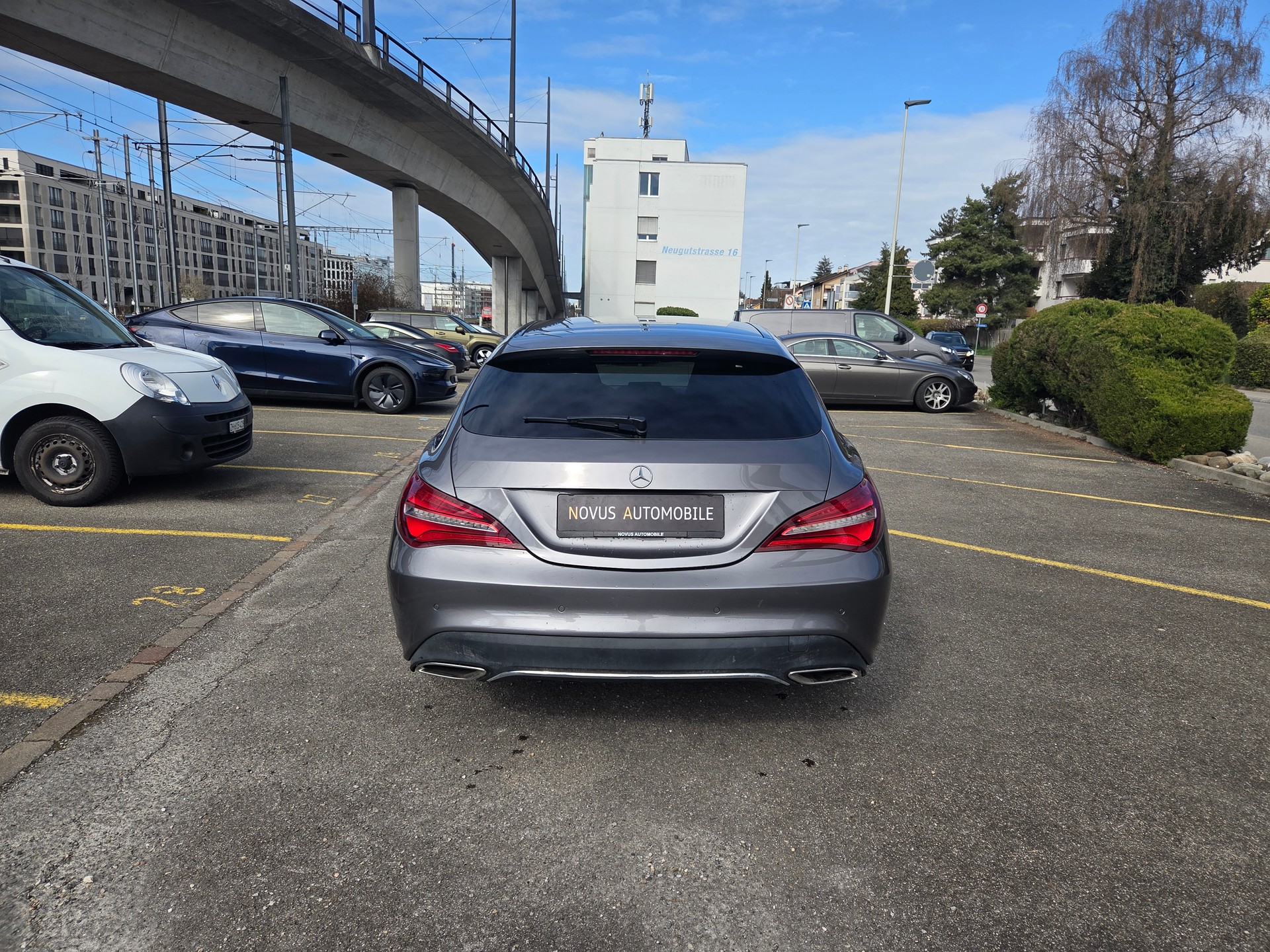 MERCEDES-BENZ CLA Shooting Brake 200 d Swiss Star Ed. 4M 7G-DCT-showroom-element-3