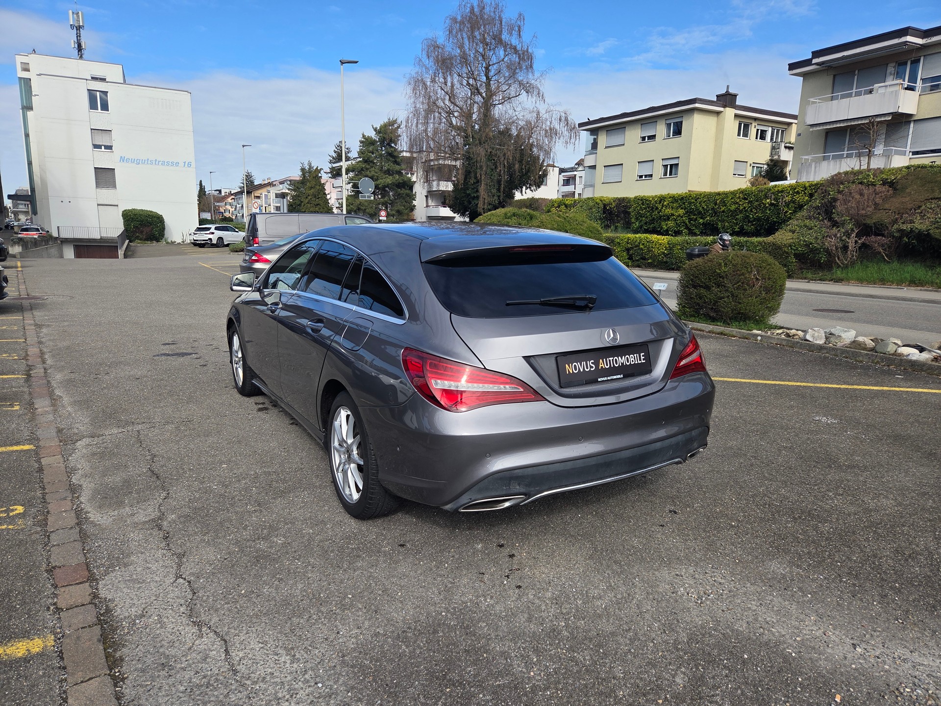 MERCEDES-BENZ CLA Shooting Brake 200 d Swiss Star Ed. 4M 7G-DCT-showroom-element-2