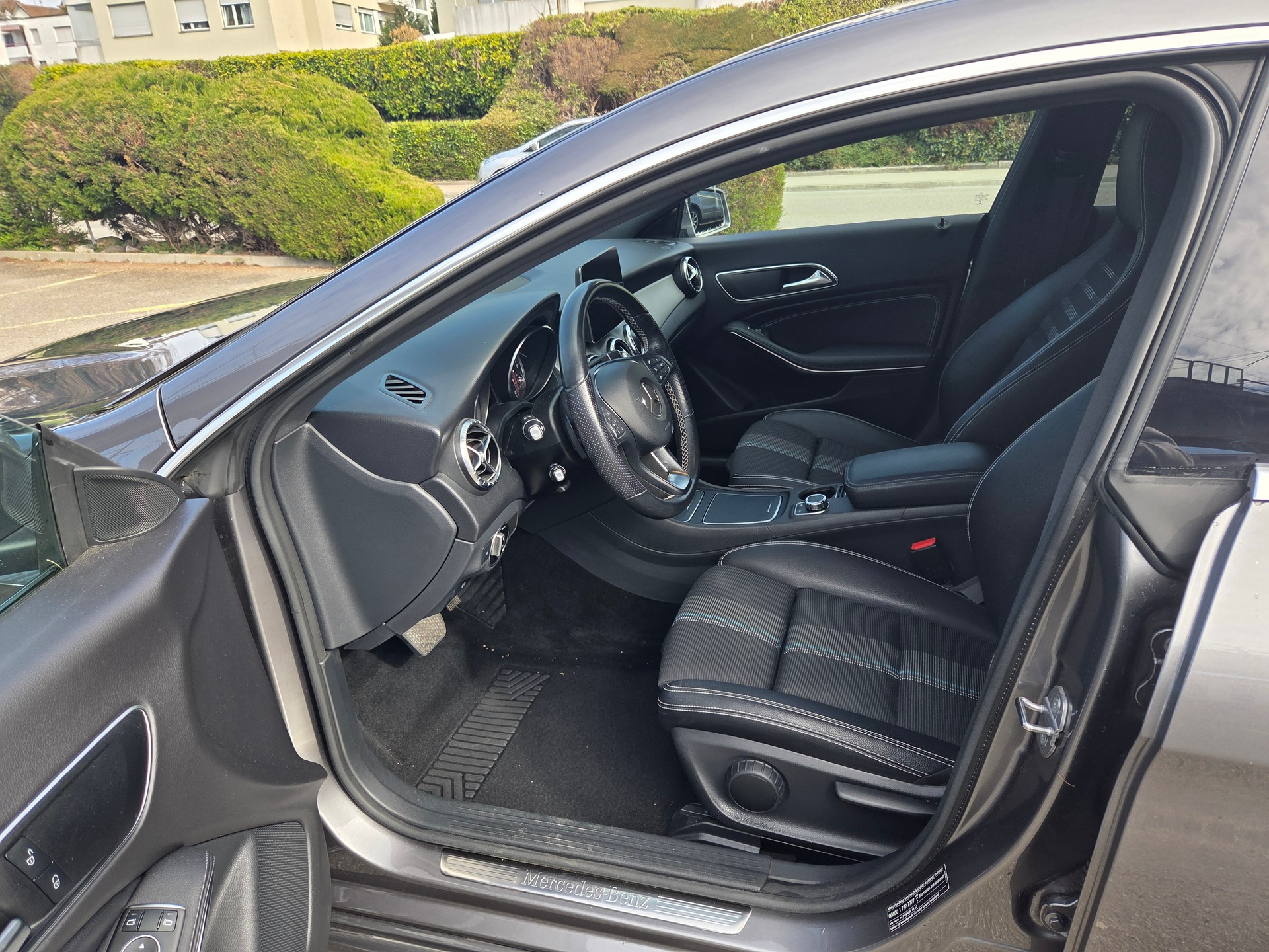 MERCEDES-BENZ CLA Shooting Brake 200 d Swiss Star Ed. 4M 7G-DCT-image-8