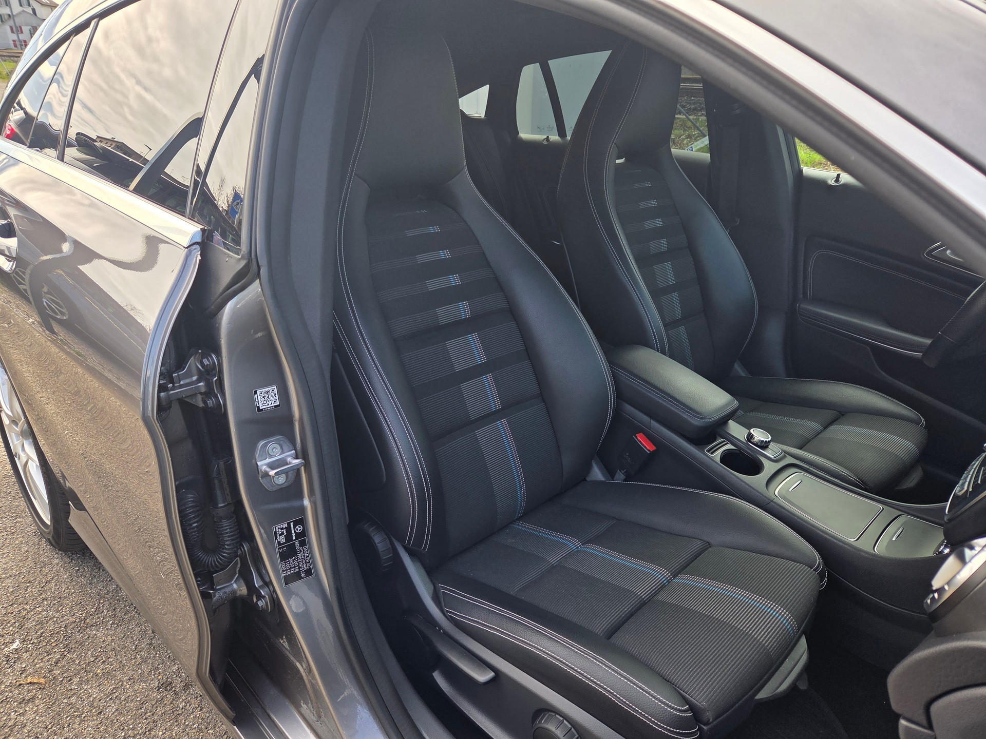 MERCEDES-BENZ CLA Shooting Brake 200 d Swiss Star Ed. 4M 7G-DCT-image-13