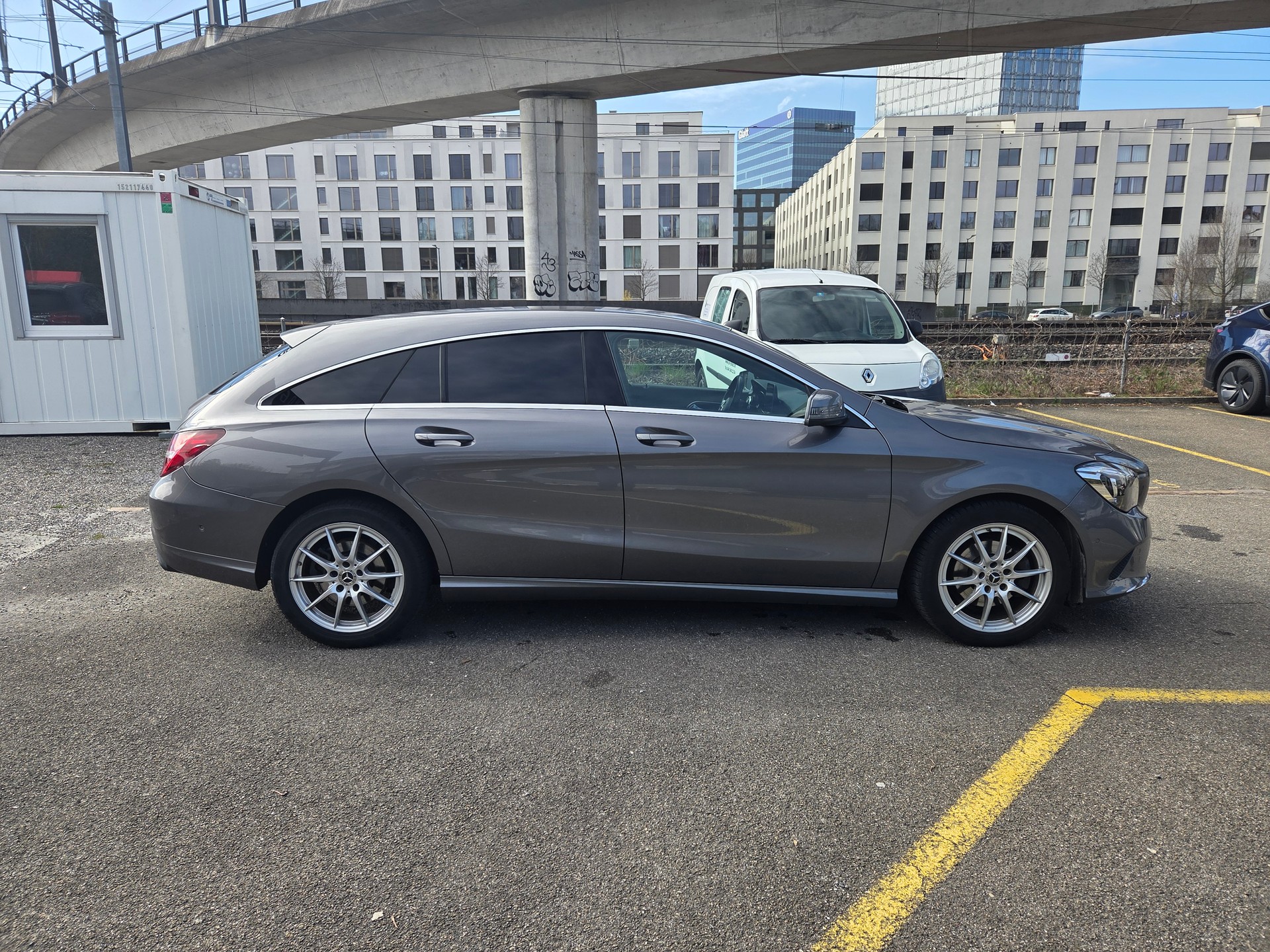 MERCEDES-BENZ CLA Shooting Brake 200 d Swiss Star Ed. 4M 7G-DCT-image-5