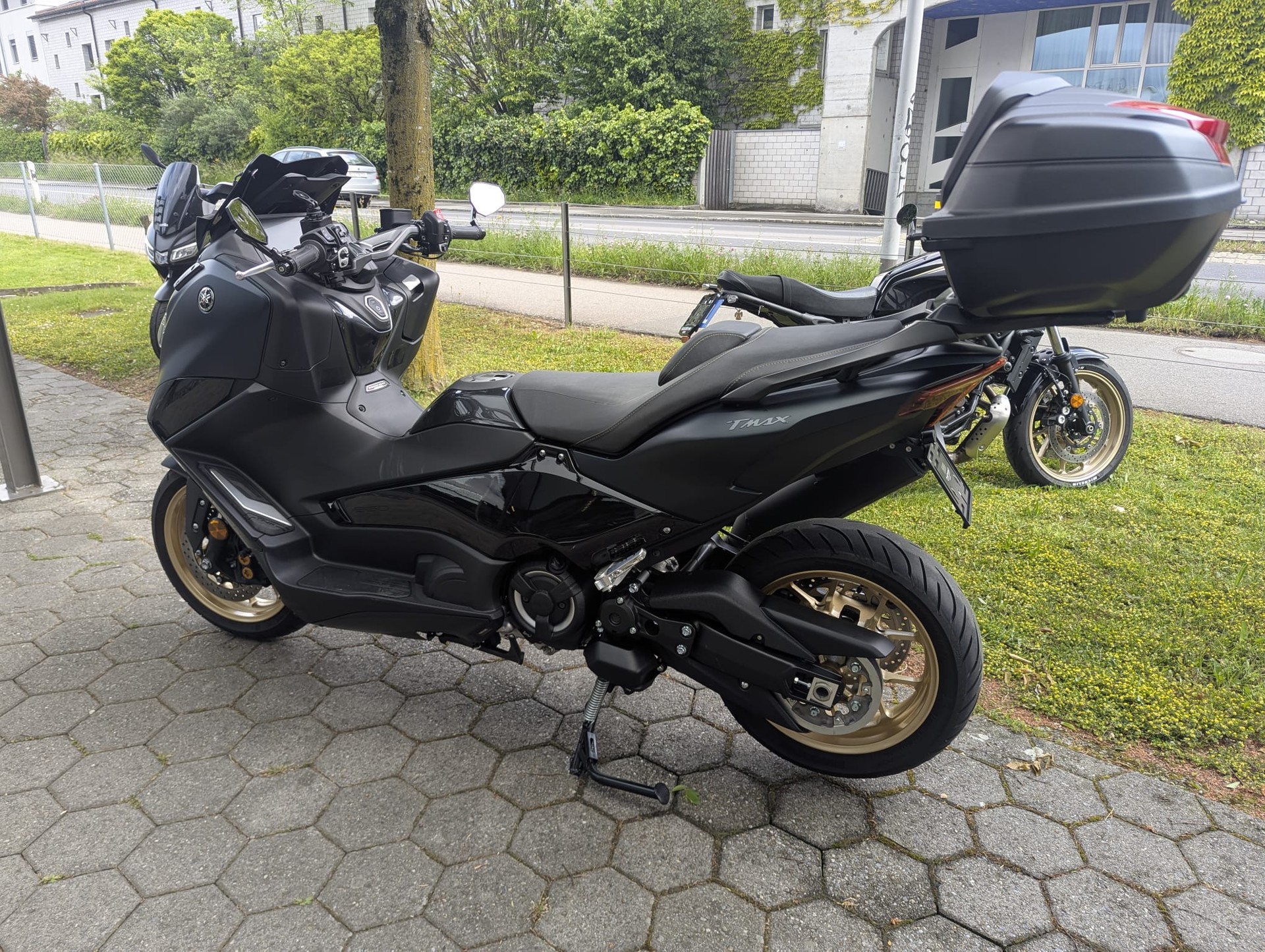 YAMAHA T-MAX Tech-Max XP 560-image-1