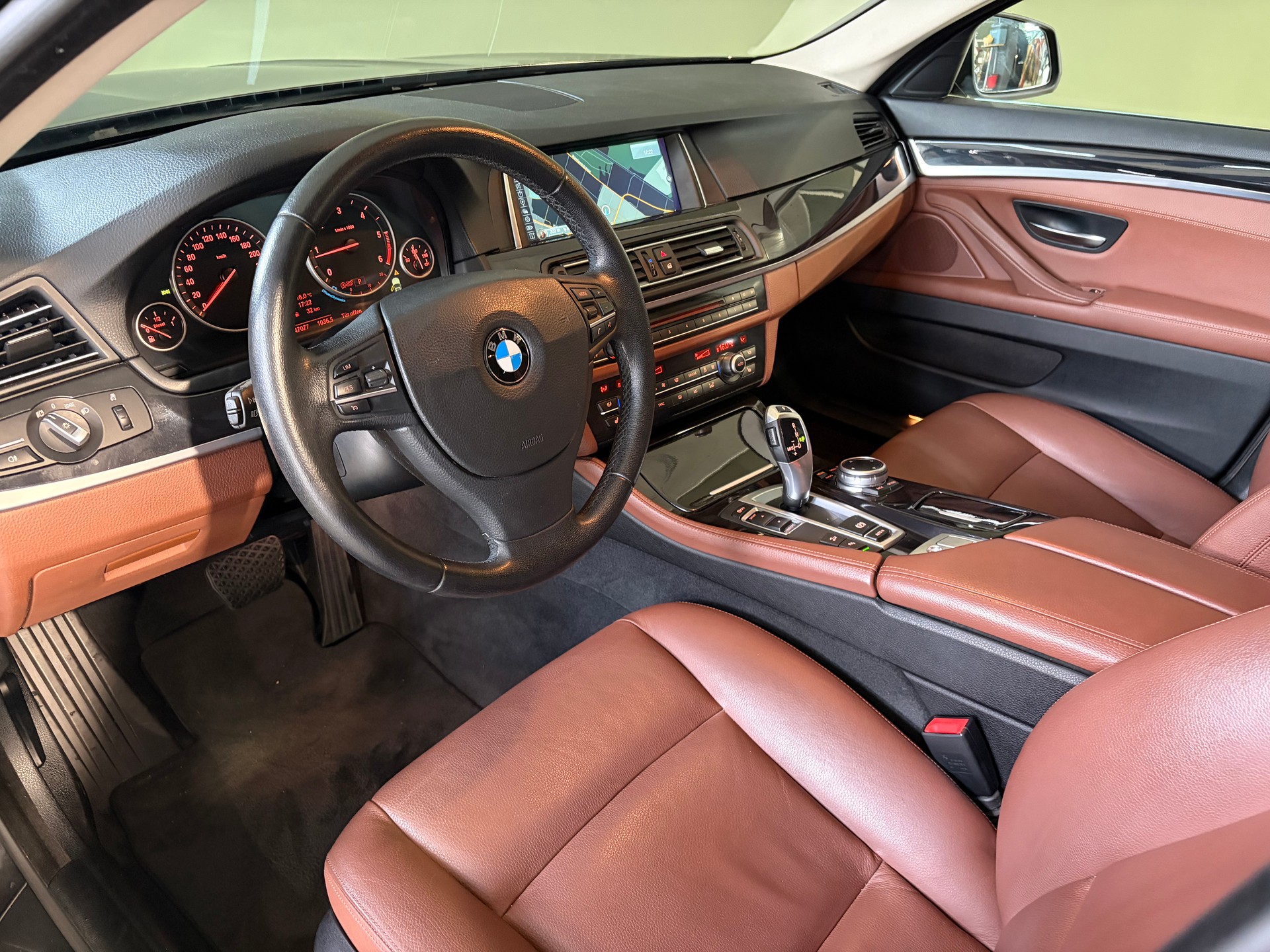 BMW 525d Touring xDrive Steptronic*Ab MFK*LED-Scheinwerfer*-image-8