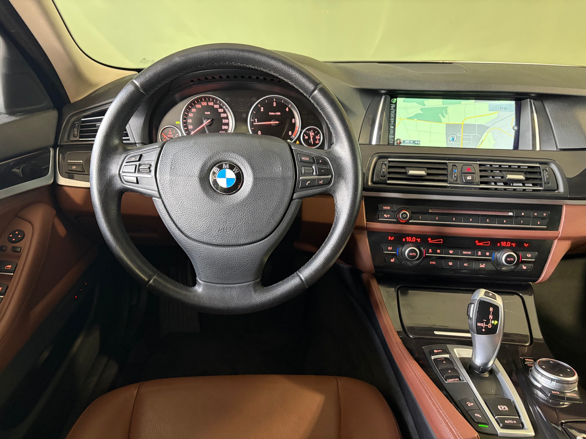BMW 525d Touring xDrive Steptronic*Ab MFK*LED-Scheinwerfer*-image-11
