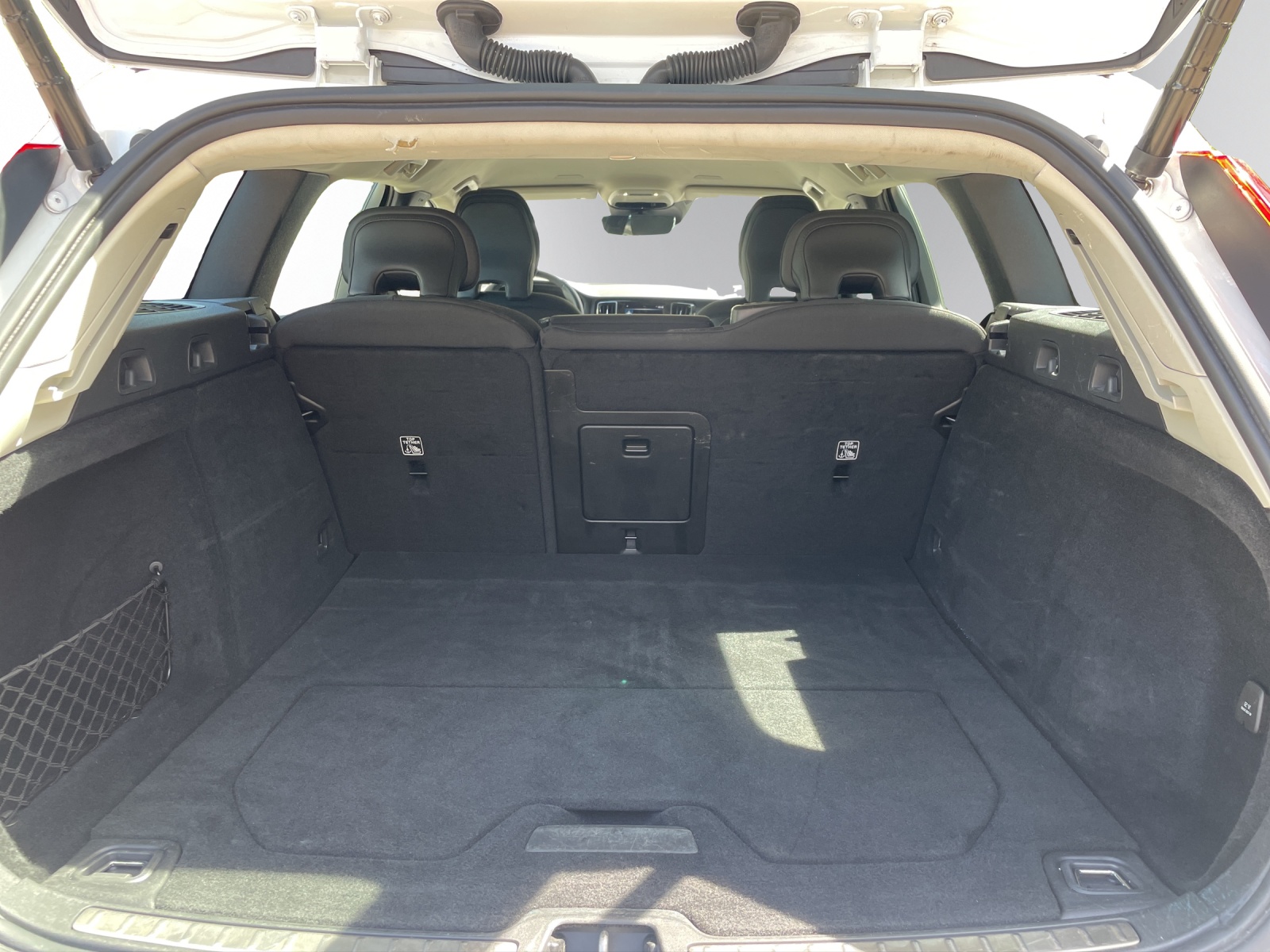 VOLVO V60 B4 Diesel Mild Hybrid Core Geartronic-image-19