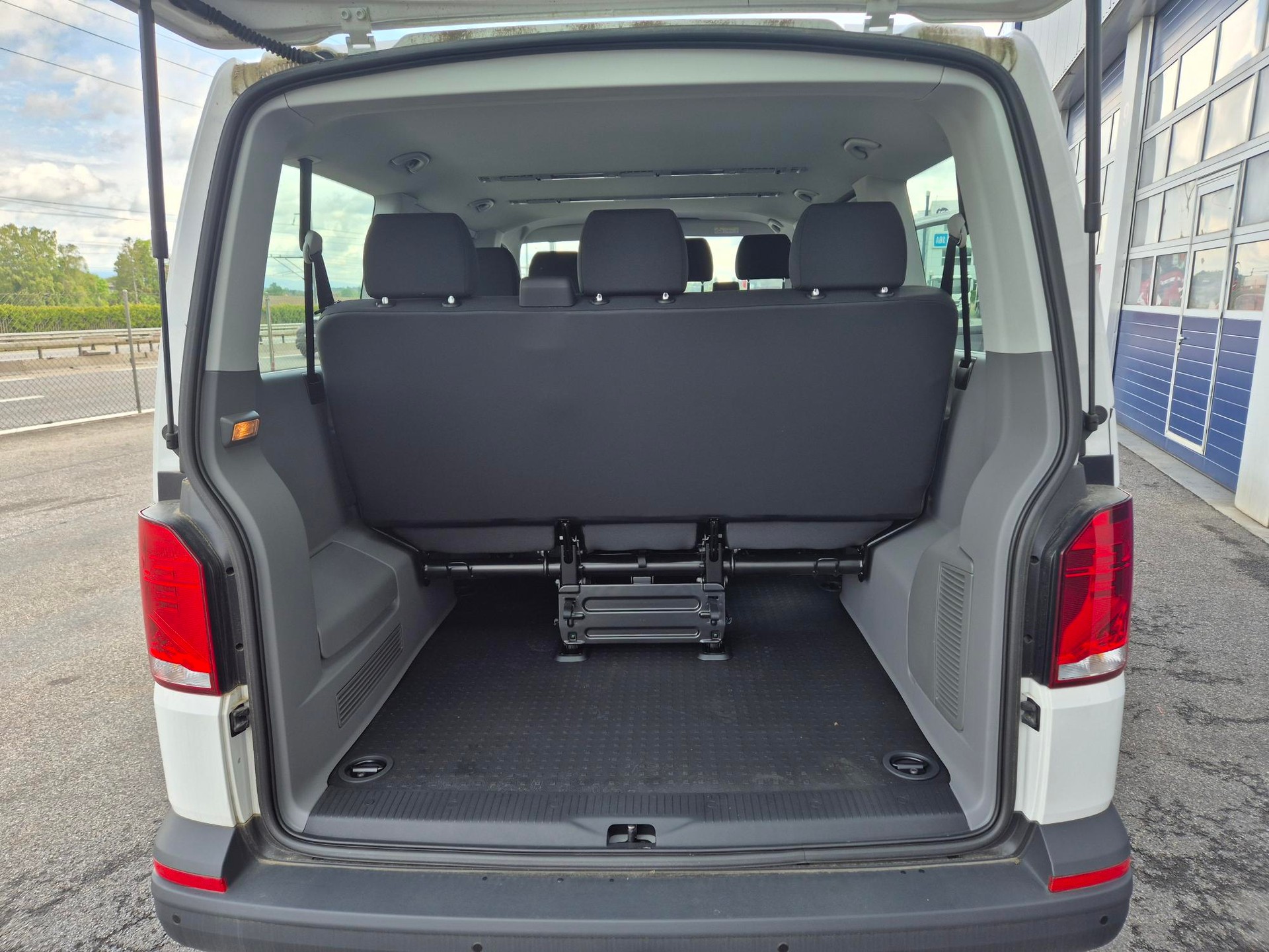 VW T6.1 2.0 TDI-image-5