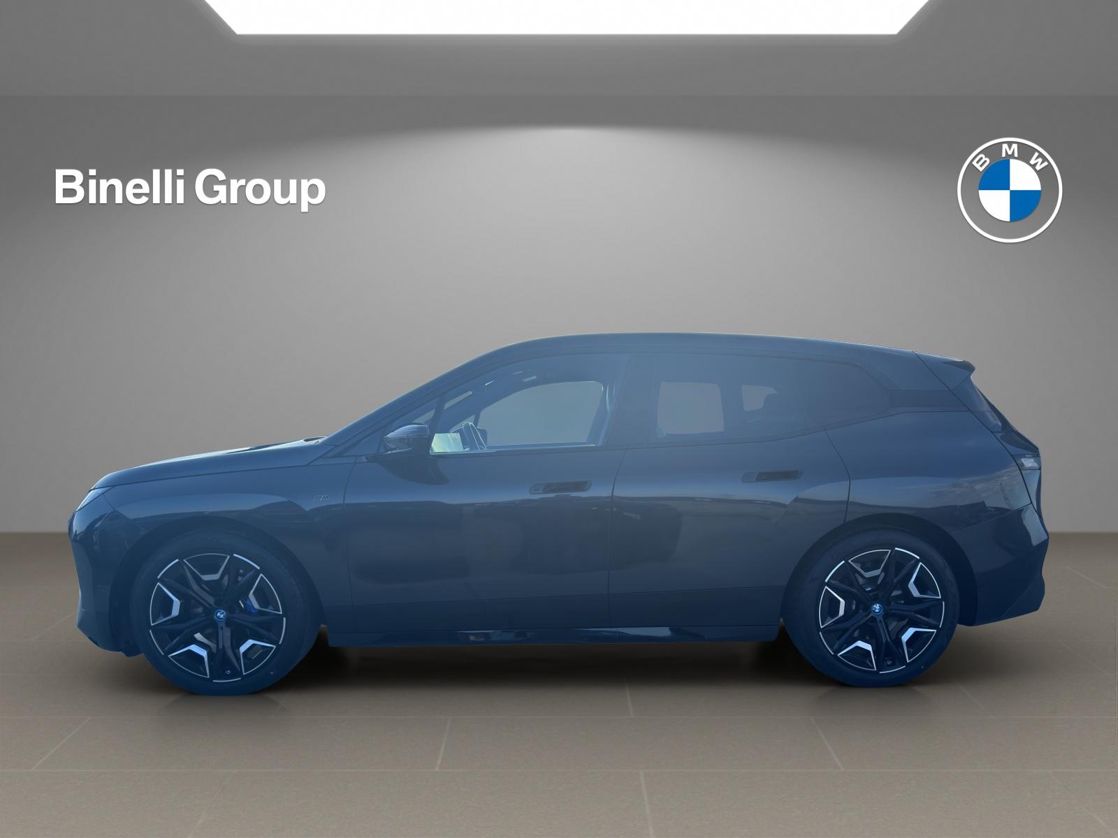 BMW iX M60-showroom-element-3