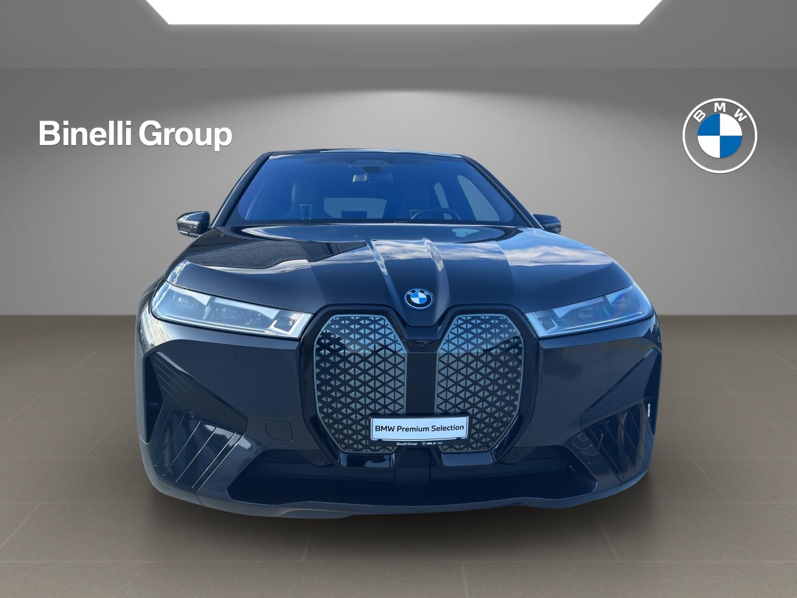 BMW iX M60-showroom-element-2