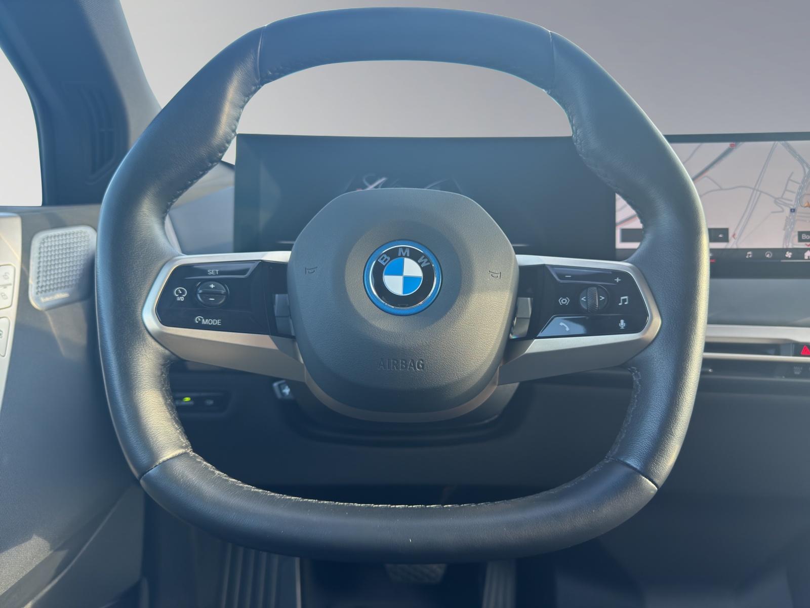 BMW iX M60-image-11