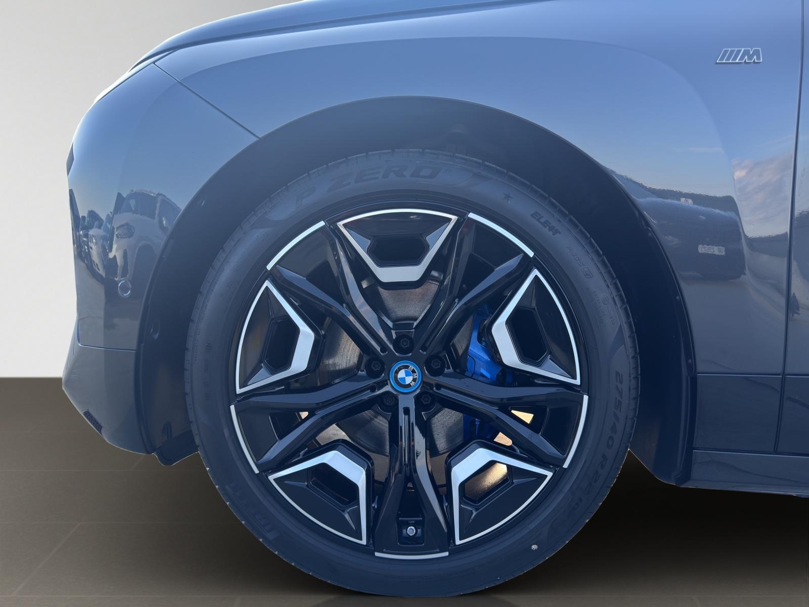 BMW iX M60-image-4