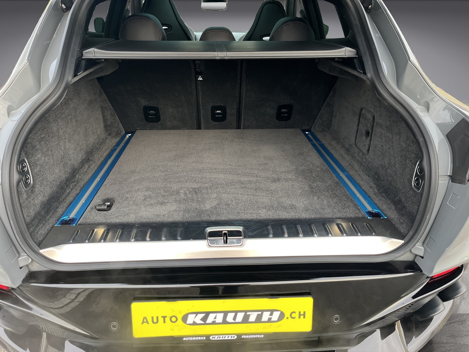 ASTON MARTIN DBX 4.0 V8 *New Modell mit 707PS*-image-15
