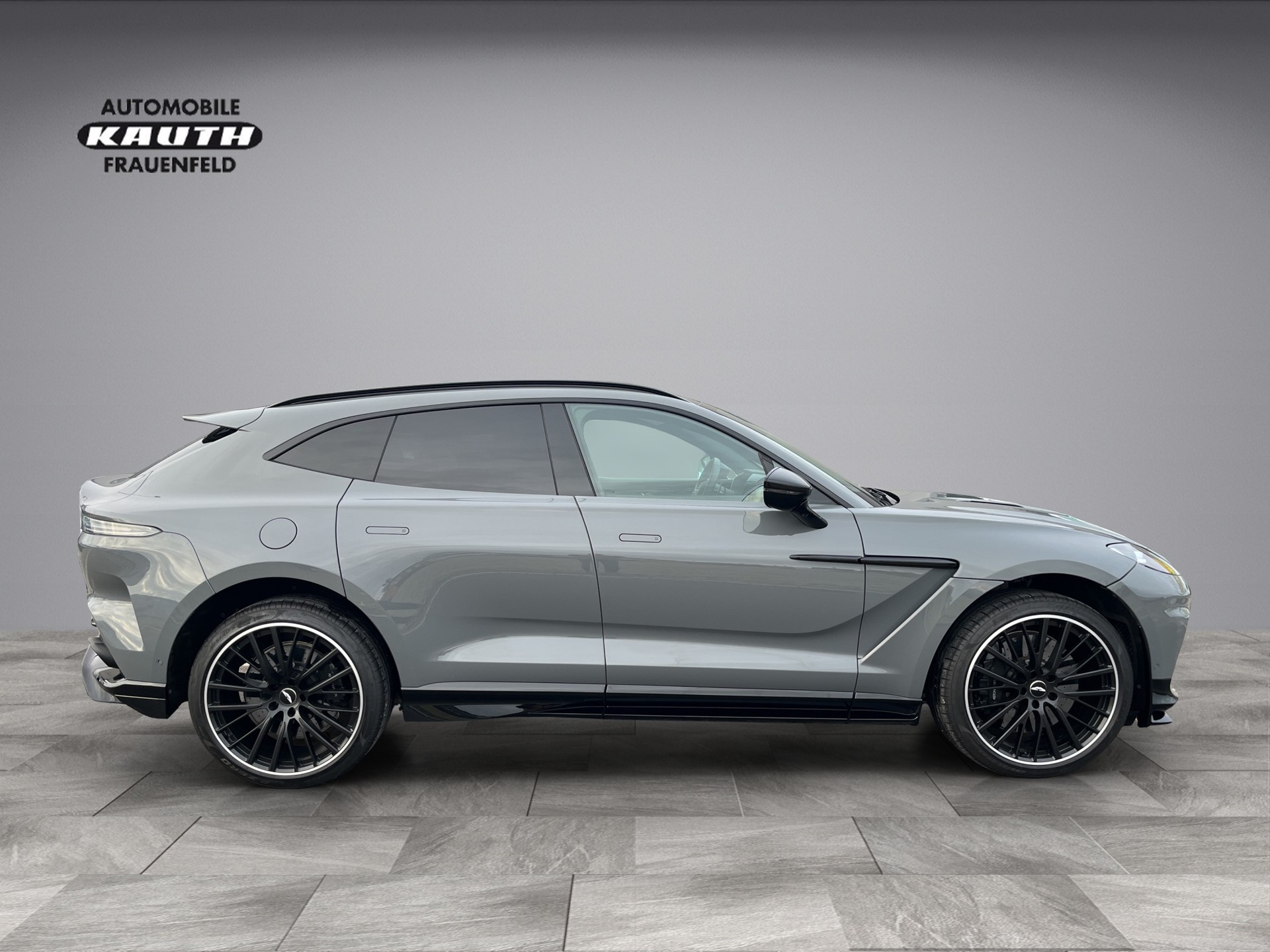 ASTON MARTIN DBX 4.0 V8 *New Modell mit 707PS*-image-6