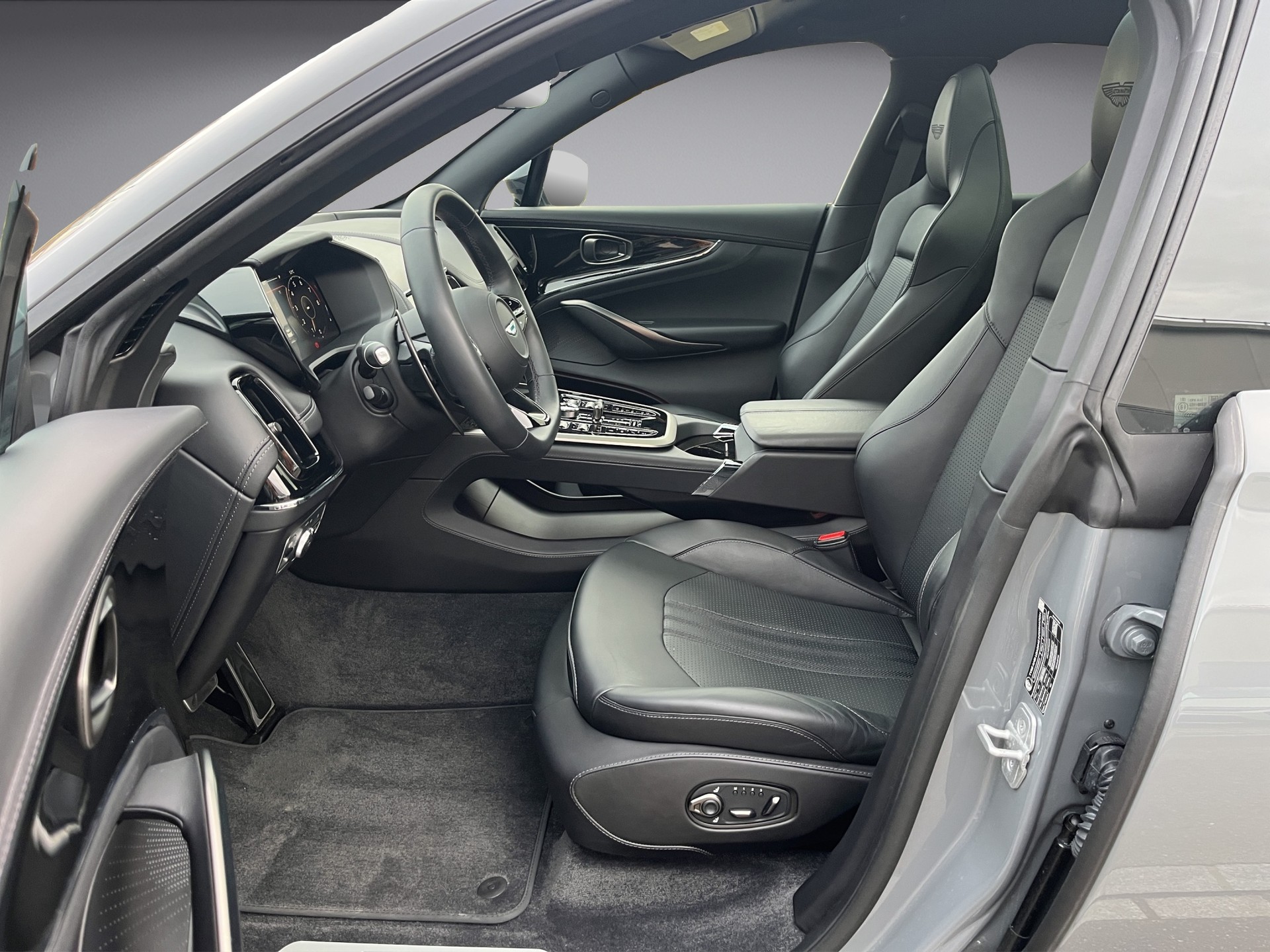 ASTON MARTIN DBX 4.0 V8 *New Modell mit 707PS*-image-9