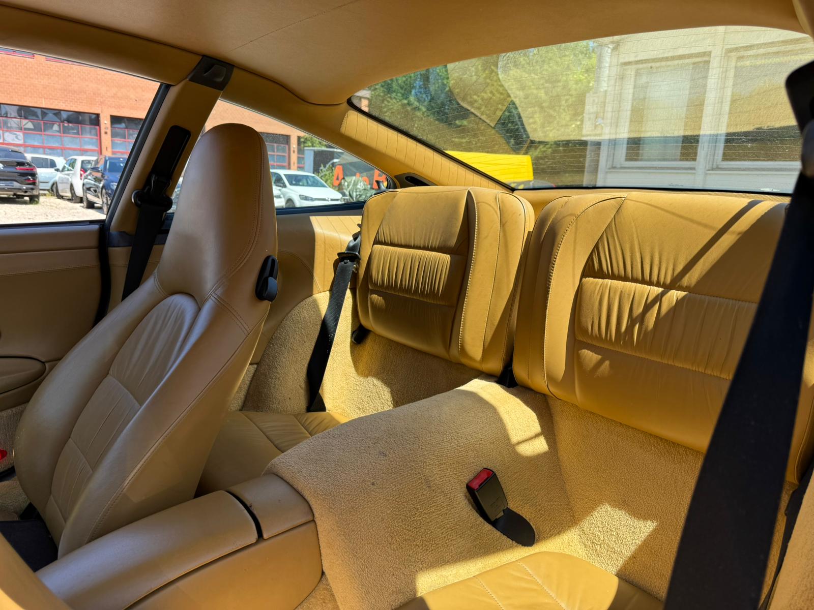 PORSCHE 911 Carrera 4-image-7