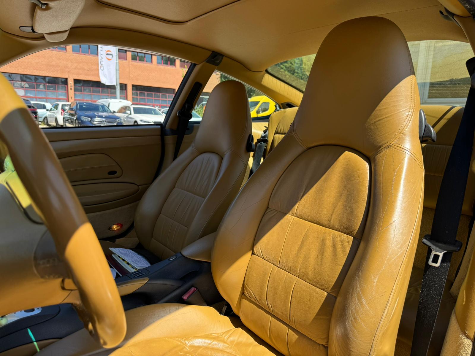 PORSCHE 911 Carrera 4-image-9