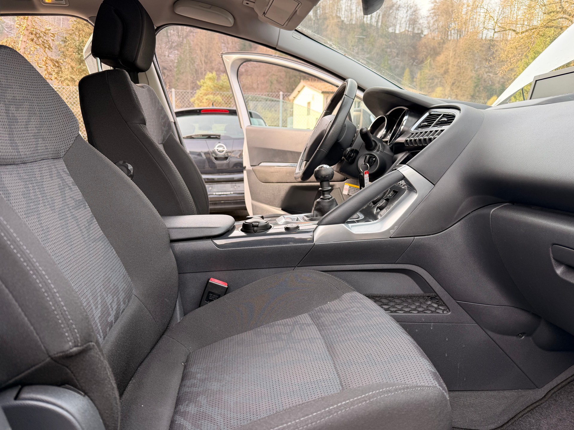 PEUGEOT 3008 1.6 16V T Sport Pack-image-13