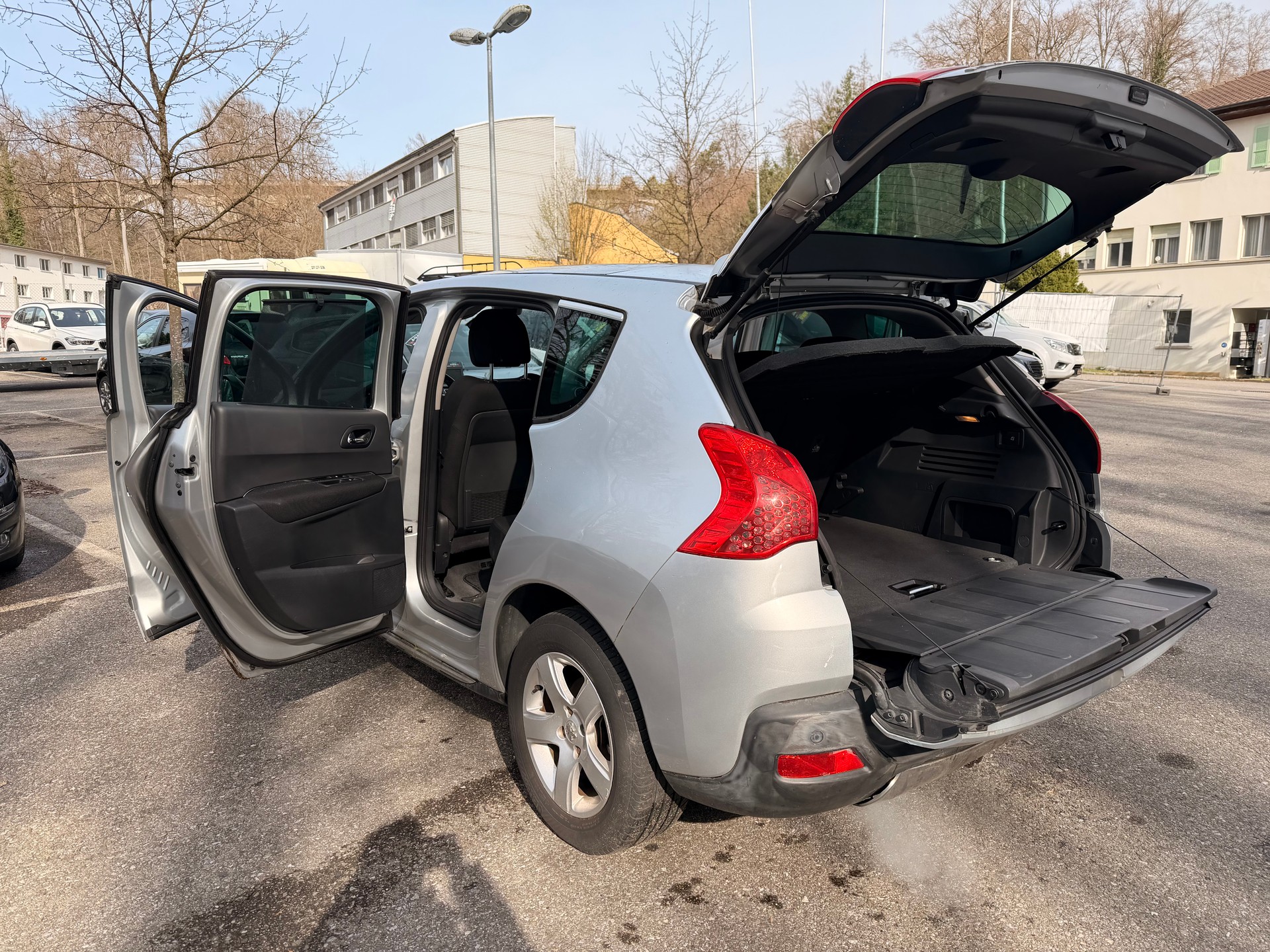 PEUGEOT 3008 1.6 16V T Sport Pack-image-17