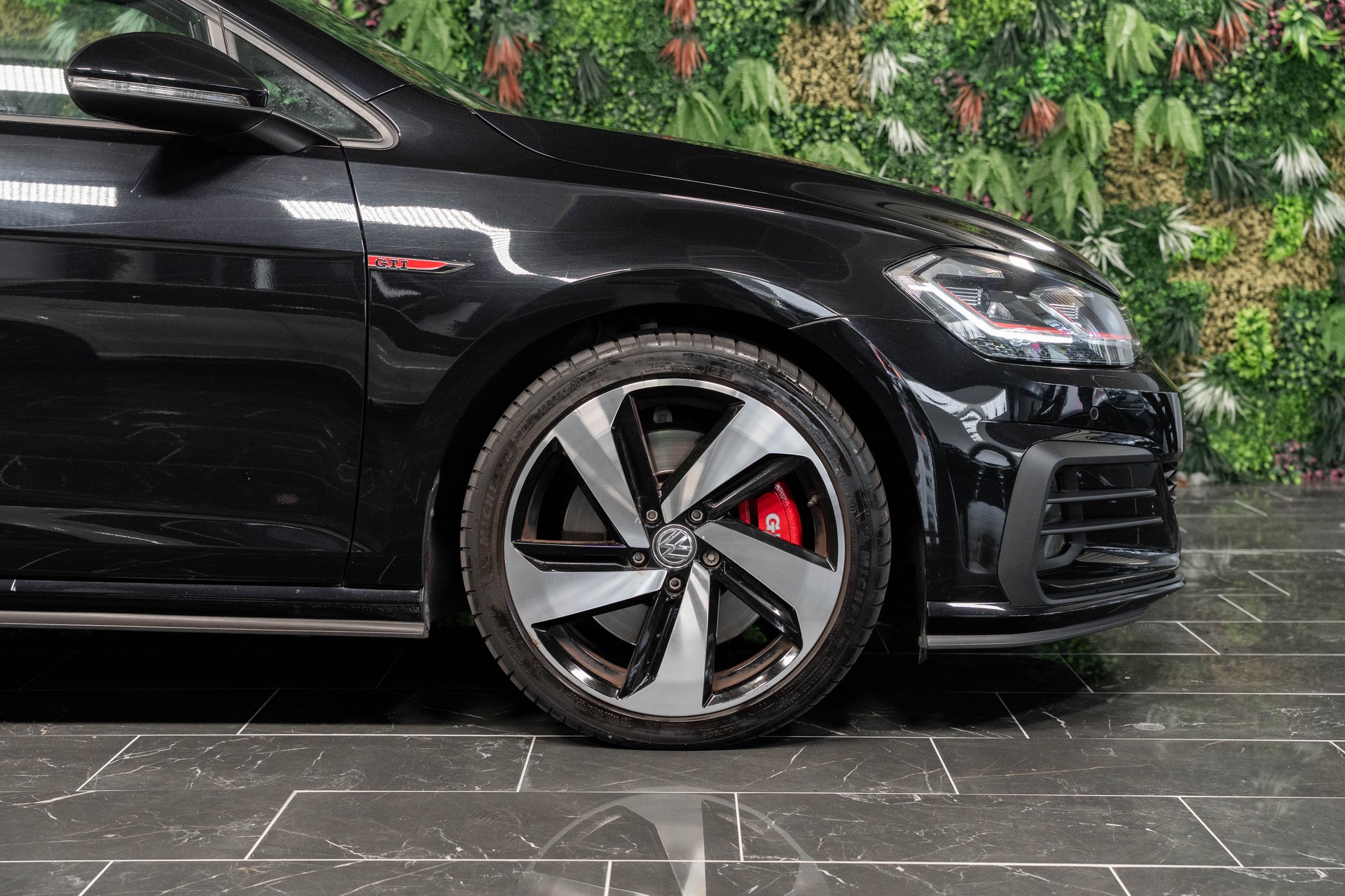 VW Golf 2.0 TSI GTI Performance-image-3