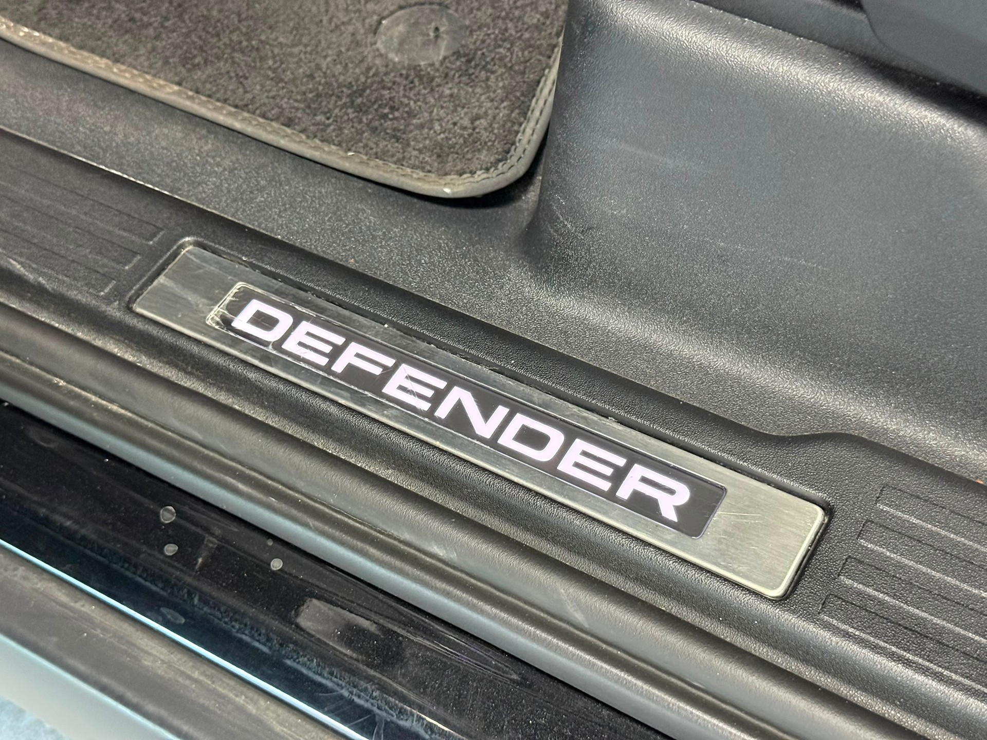 LAND ROVER Defender 90 3.0D I6 250 XS AT8-image-26