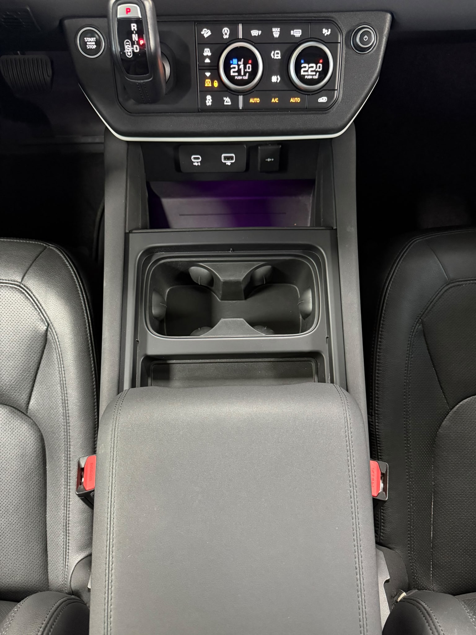 LAND ROVER Defender 90 3.0D I6 250 XS AT8-image-20