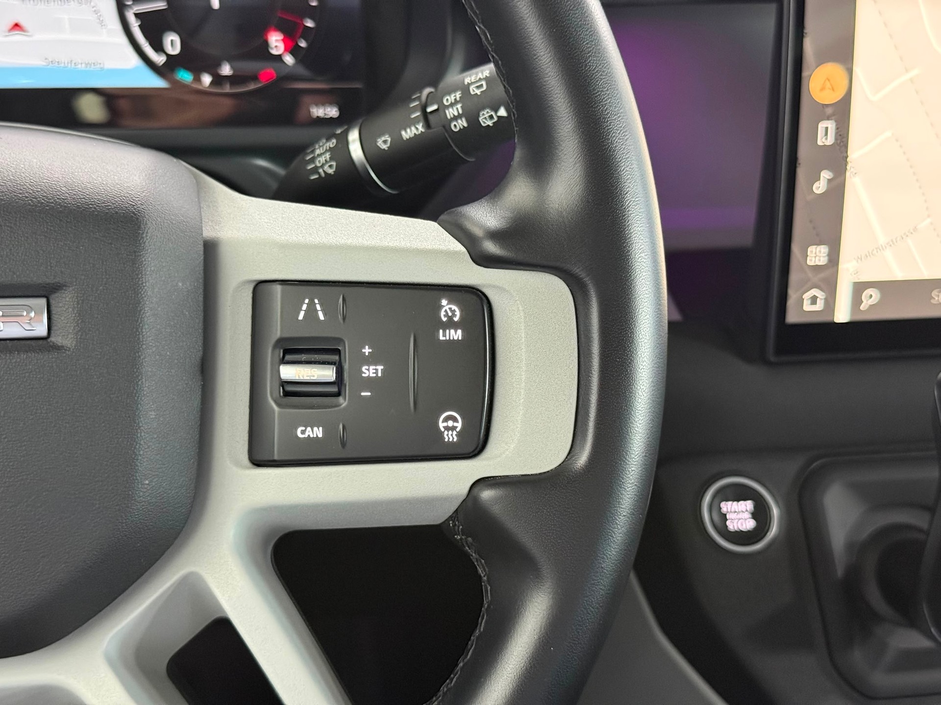 LAND ROVER Defender 90 3.0D I6 250 XS AT8-image-16