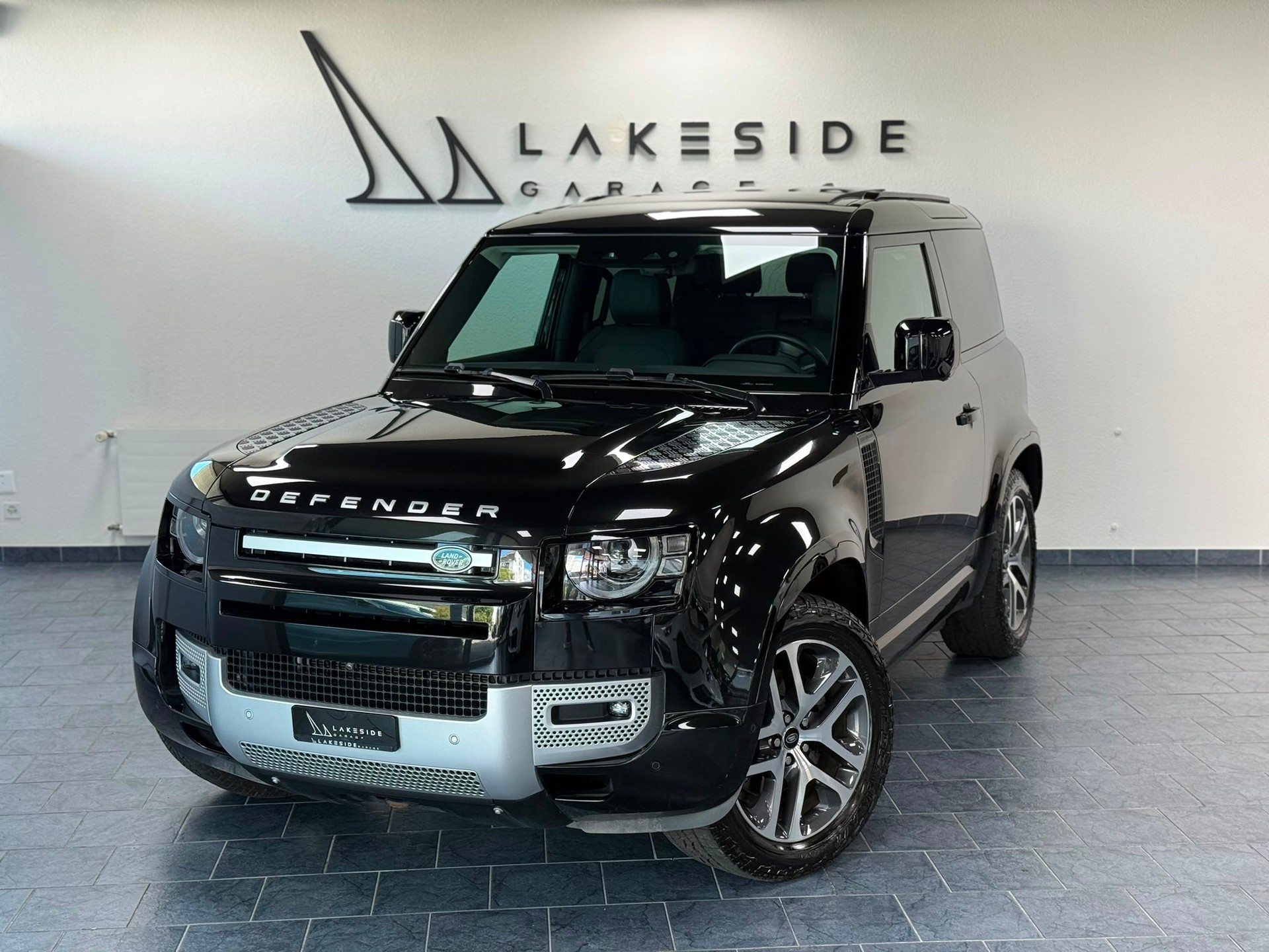 LAND ROVER Defender 90 3.0D I6 250 XS AT8-image-6