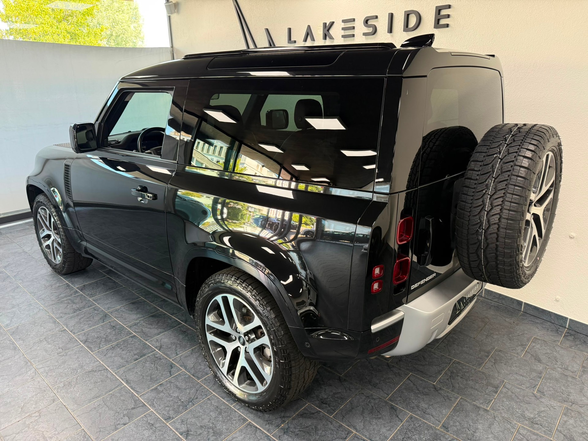 LAND ROVER Defender 90 3.0D I6 250 XS AT8-image-5
