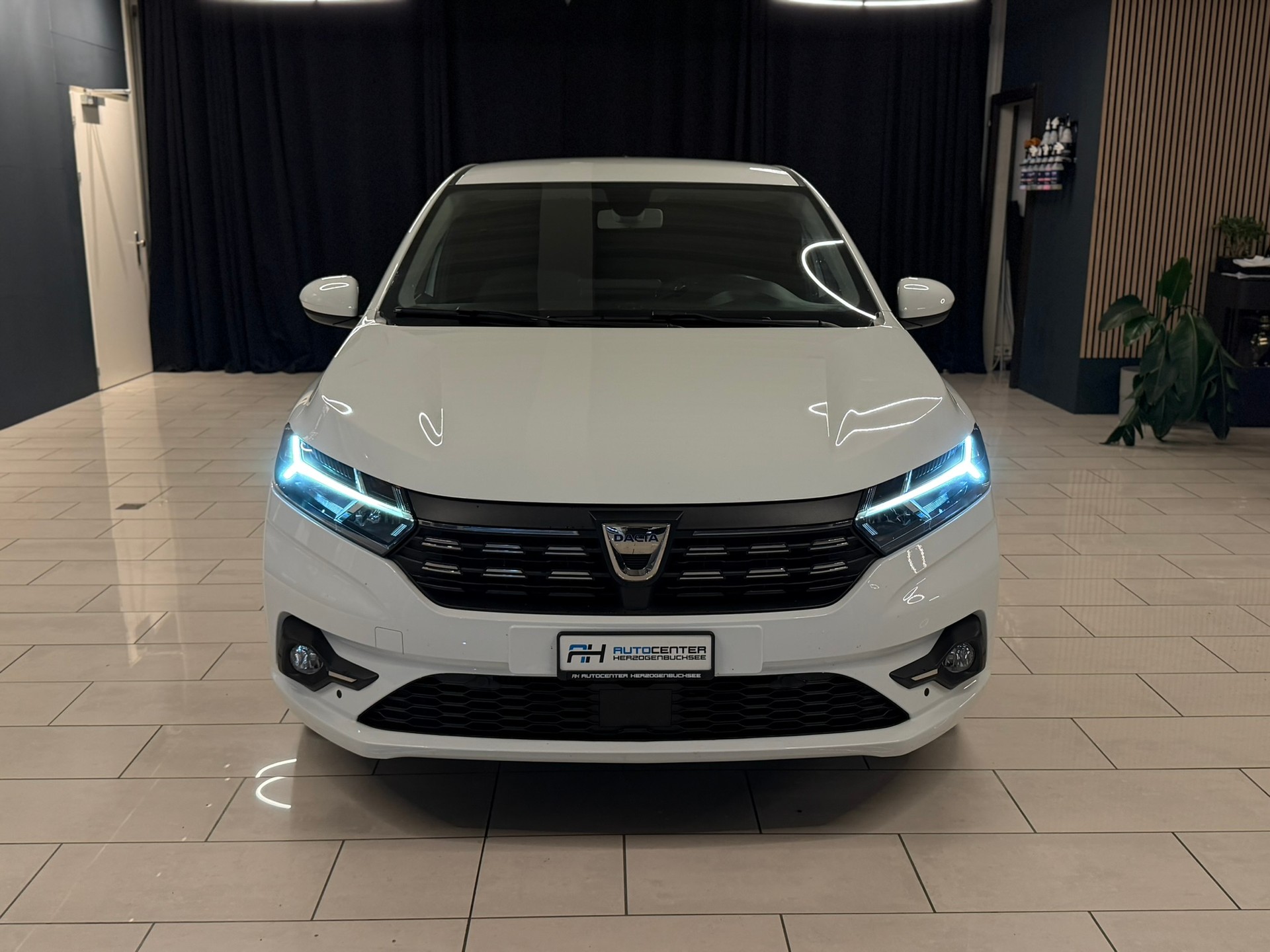 DACIA Sandero TCe 90 Comfort CVT-showroom-element-1