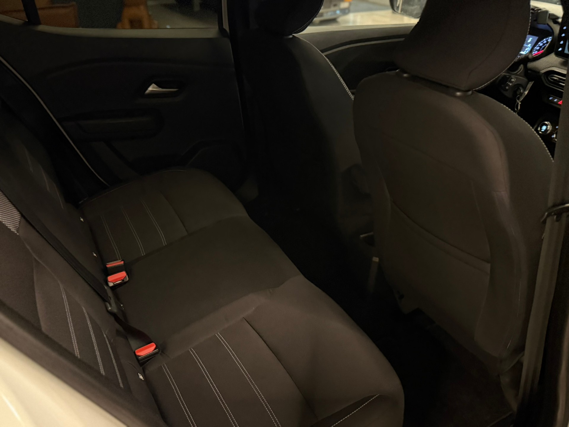 DACIA Sandero TCe 90 Comfort CVT-image-15