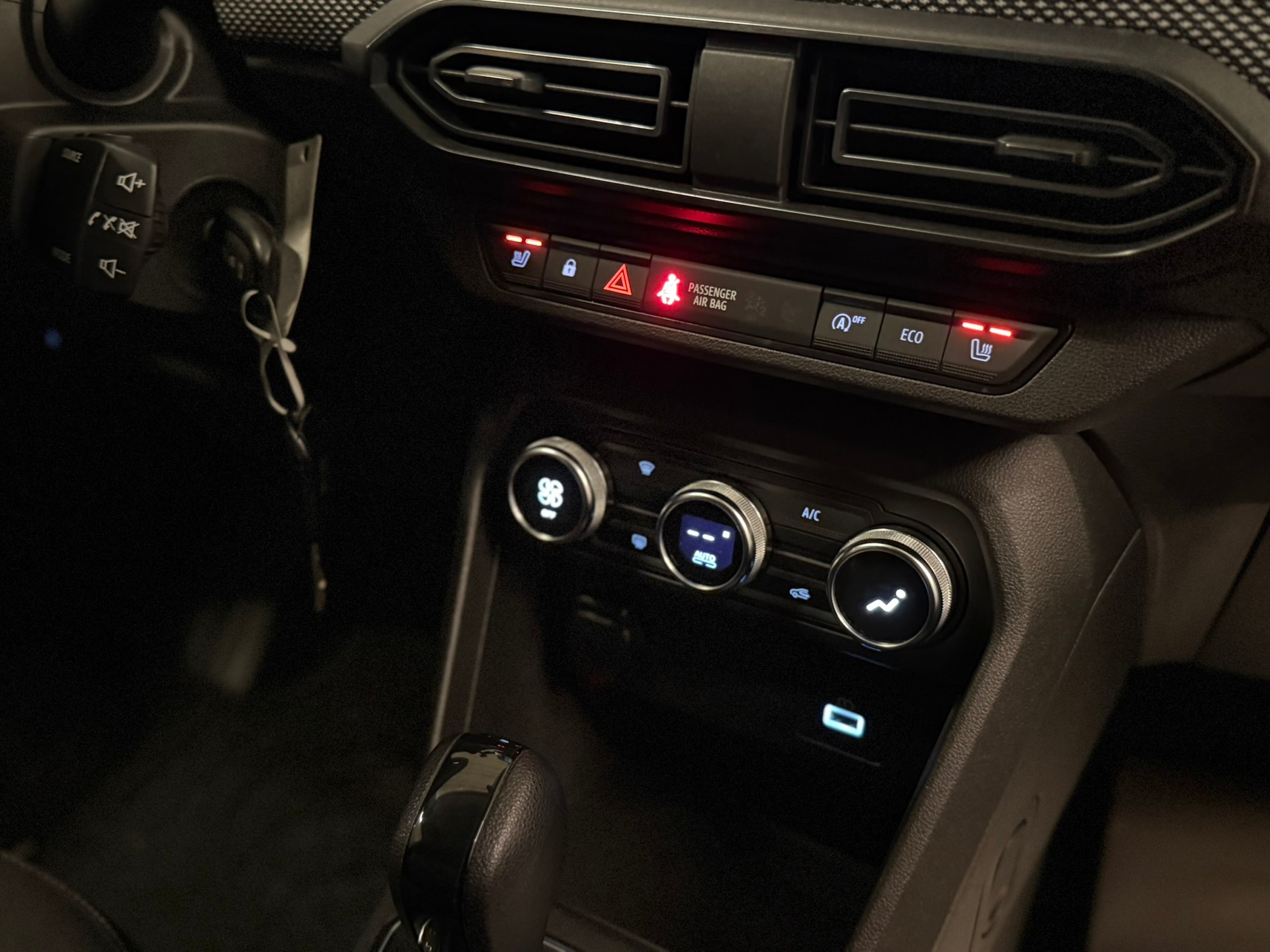 DACIA Sandero TCe 90 Comfort CVT-image-16