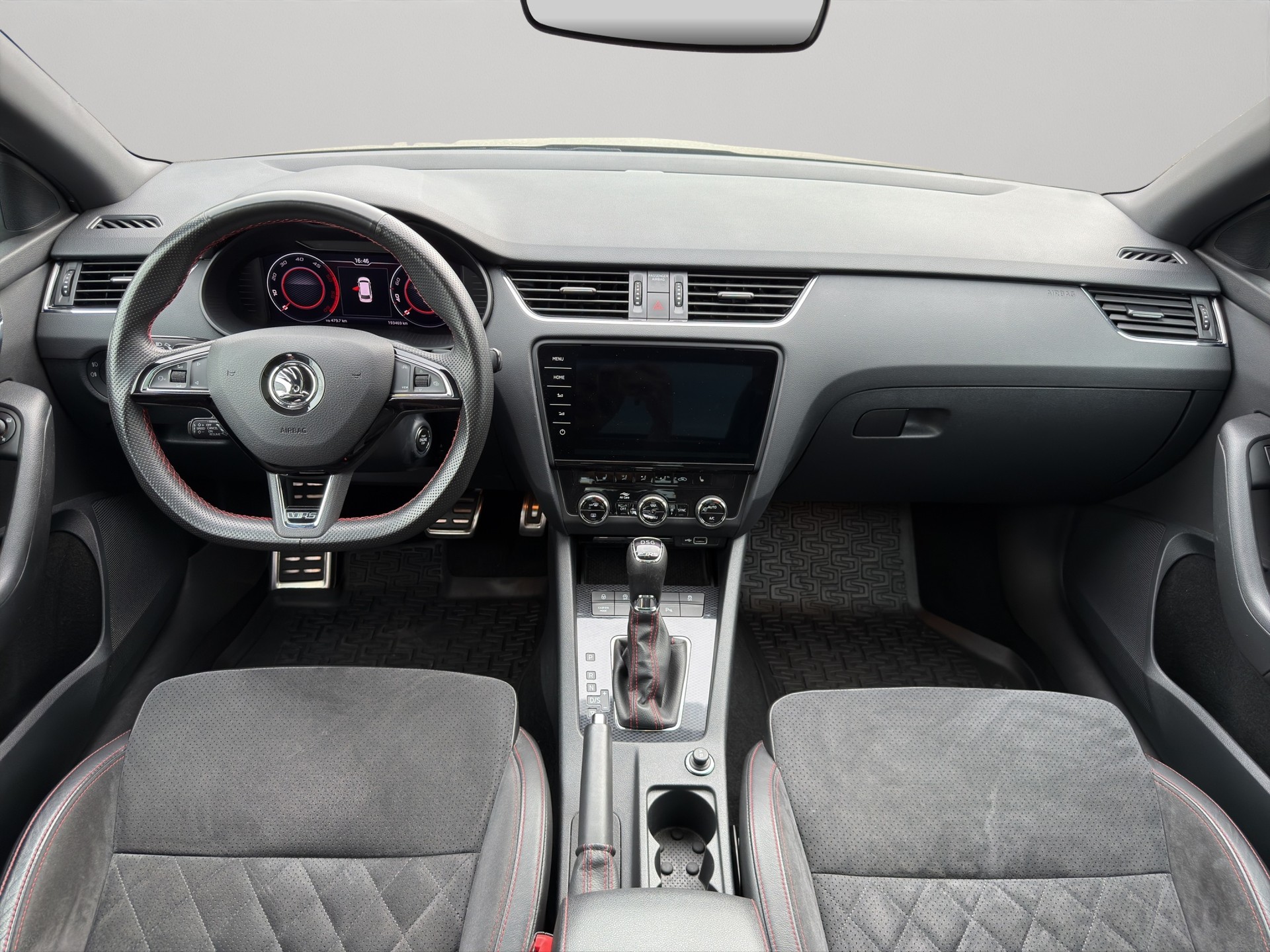 SKODA Octavia Combi 2.0 TDI RS 4x4 DSG-image-12