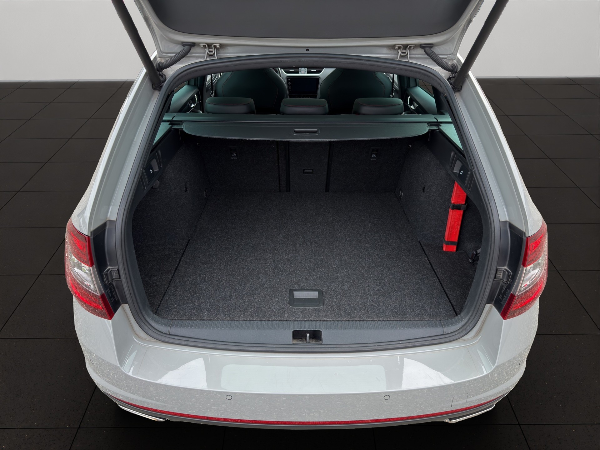 SKODA Octavia Combi 2.0 TDI RS 4x4 DSG-image-9