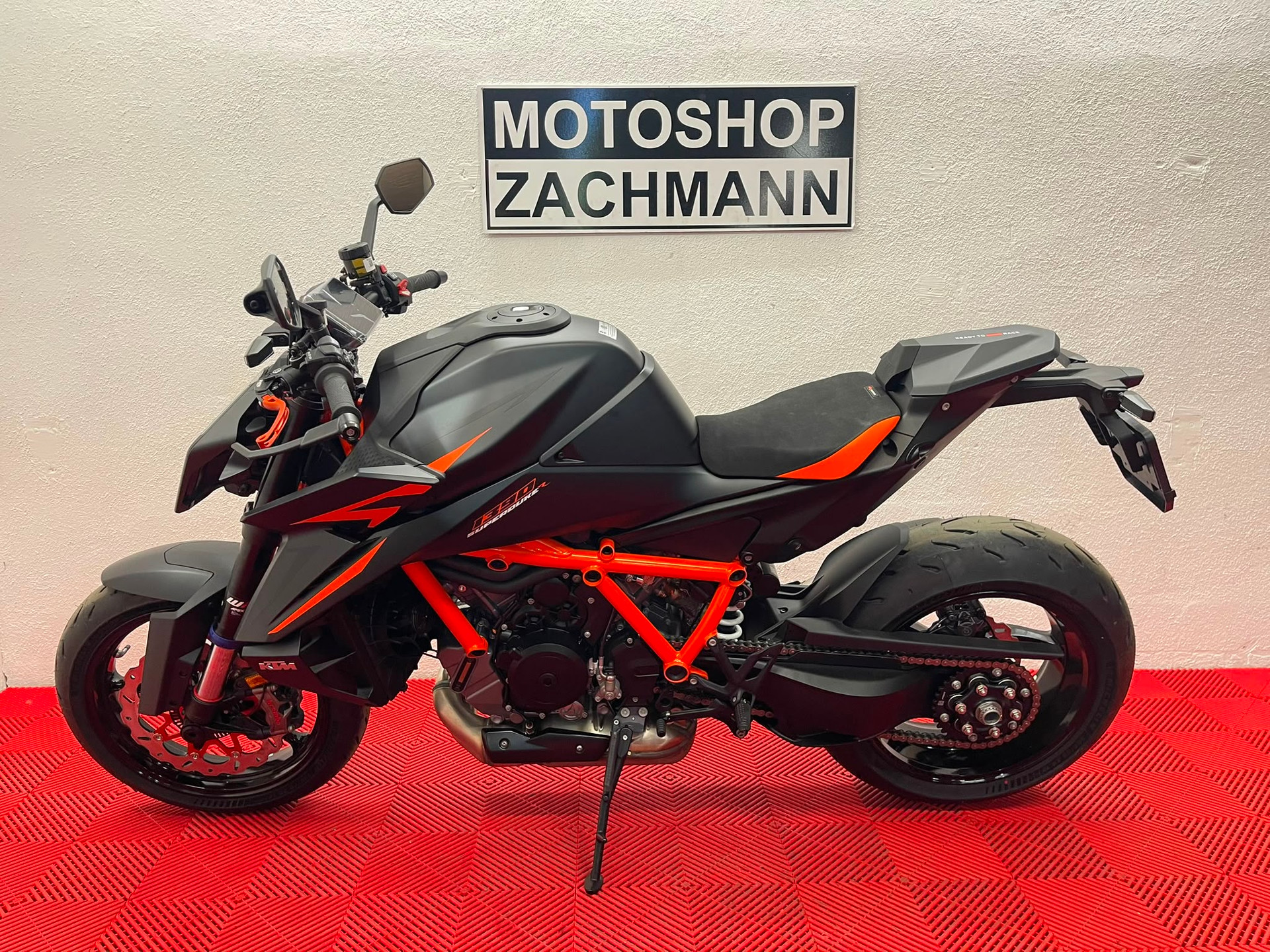 KTM 1390 Super Duke R EVO-image-3