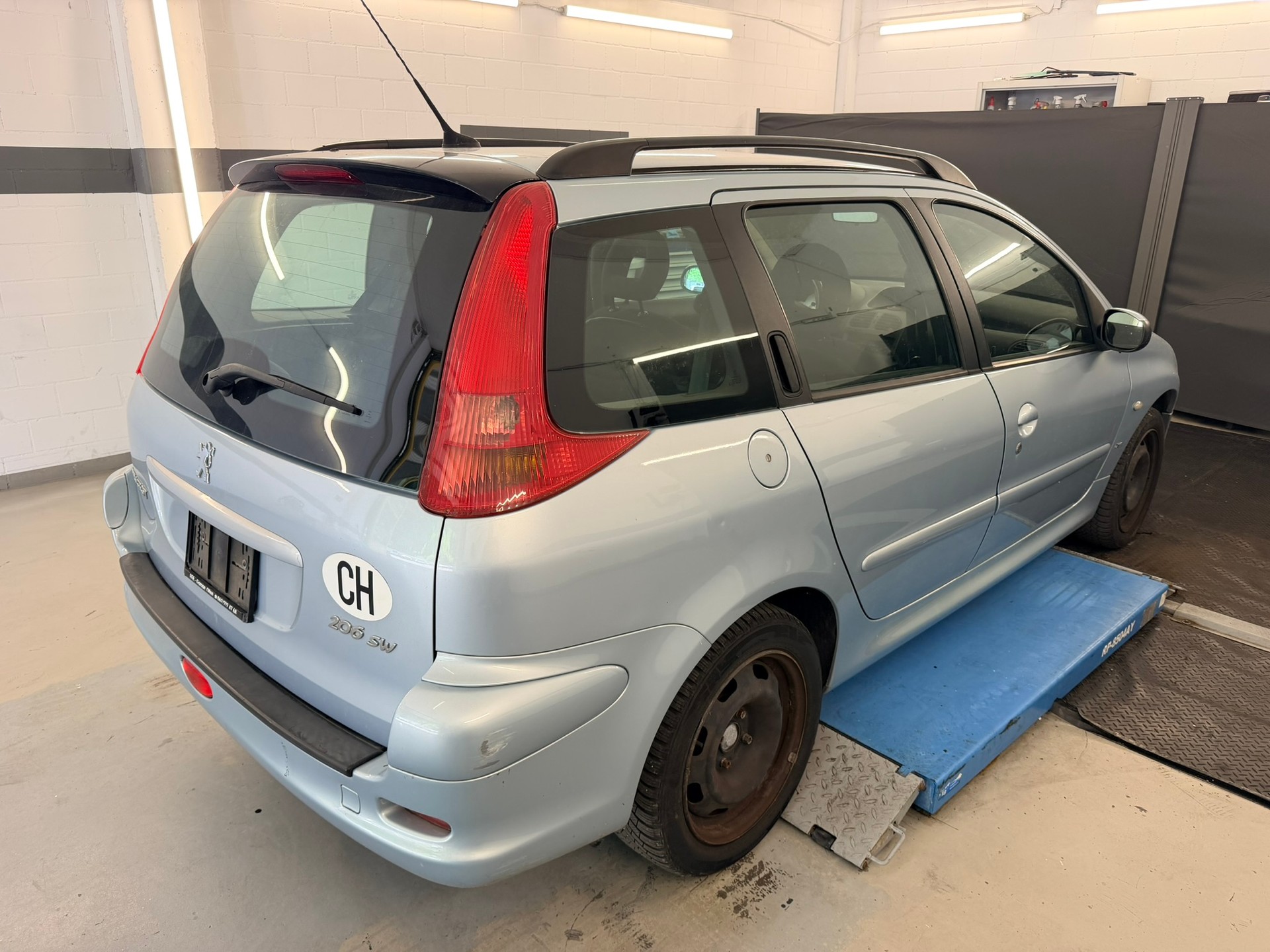 PEUGEOT 206 SW 1.6 16V Quiksilver-showroom-element-3