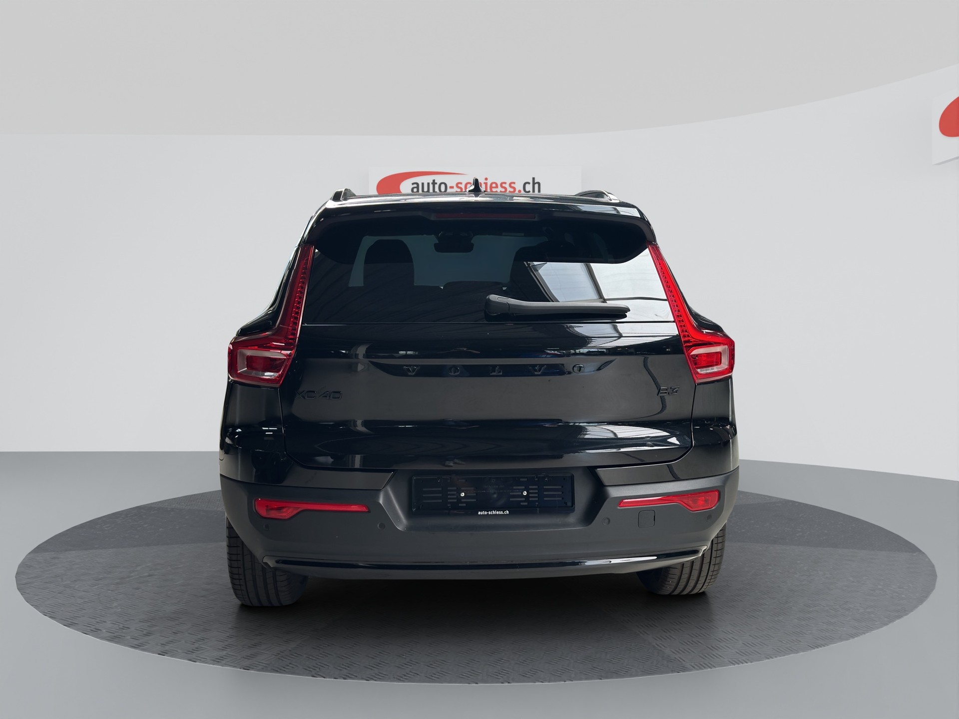 VOLVO XC40 B3 Benzin Mild Hybrid Plus Black Edition-image-3