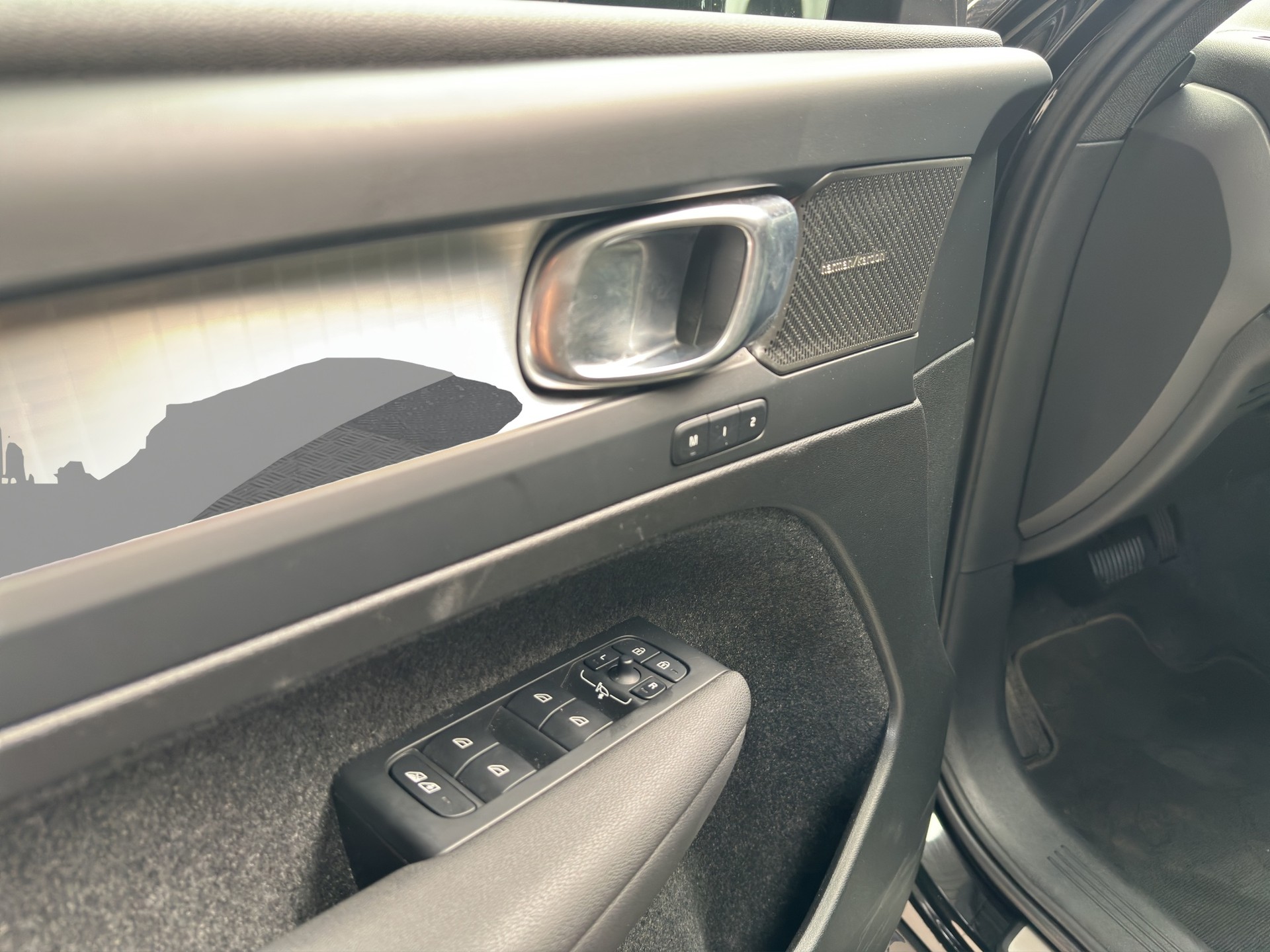 VOLVO XC40 B3 Benzin Mild Hybrid Plus Black Edition-image-8