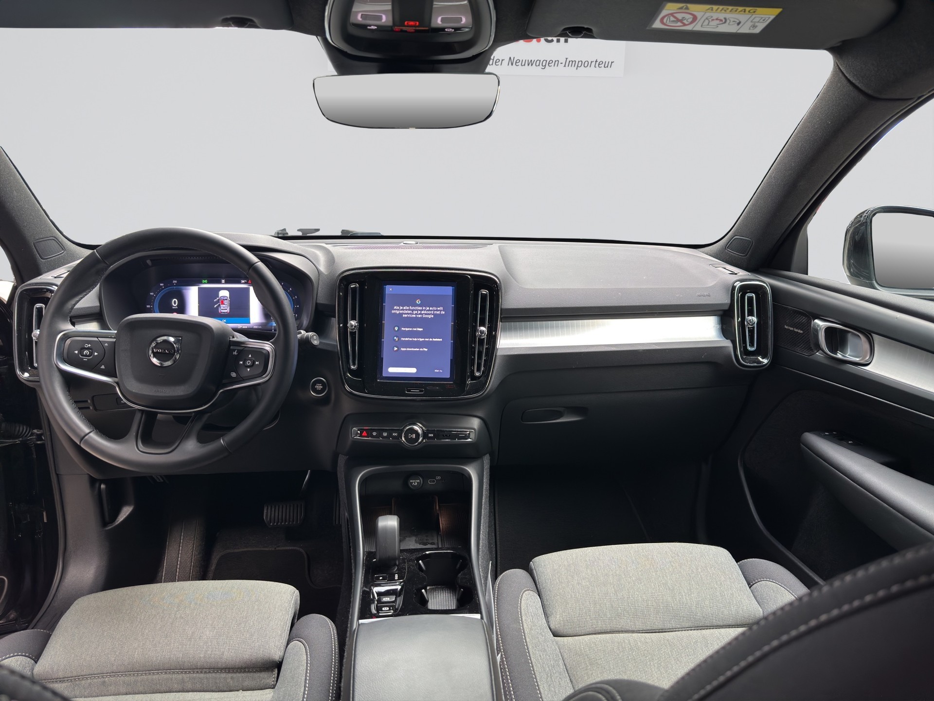 VOLVO XC40 B3 Benzin Mild Hybrid Plus Black Edition-image-13