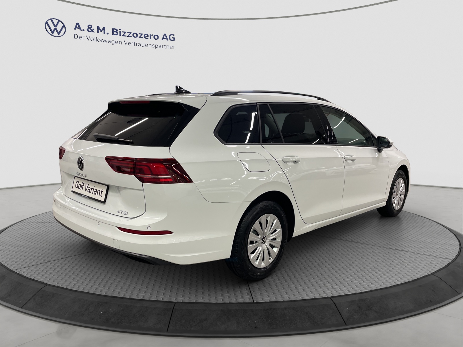 VW Golf Variant 1.5 eTSI mHEV Basis-image-4