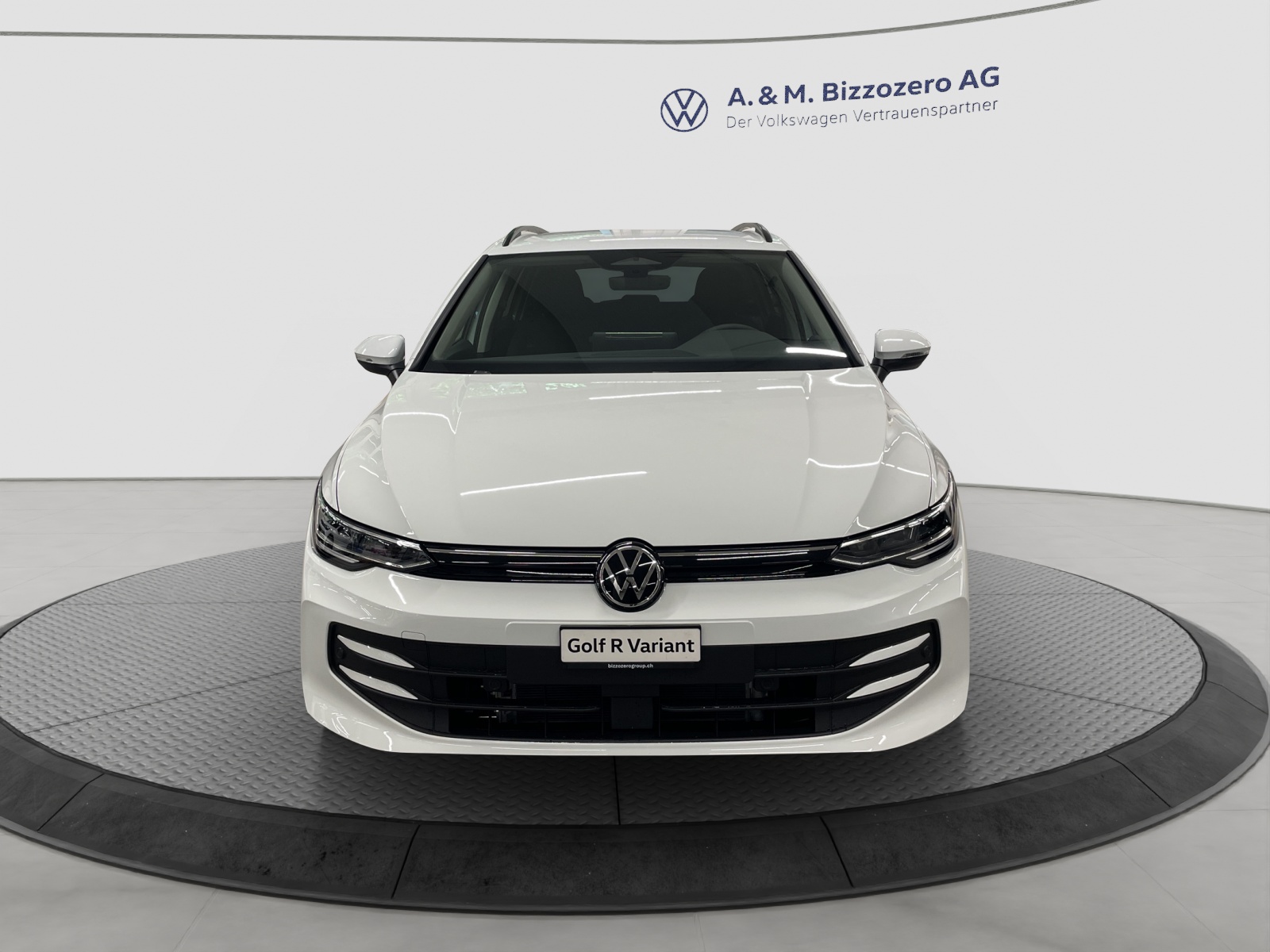VW Golf Variant 1.5 eTSI mHEV Basis-image-7