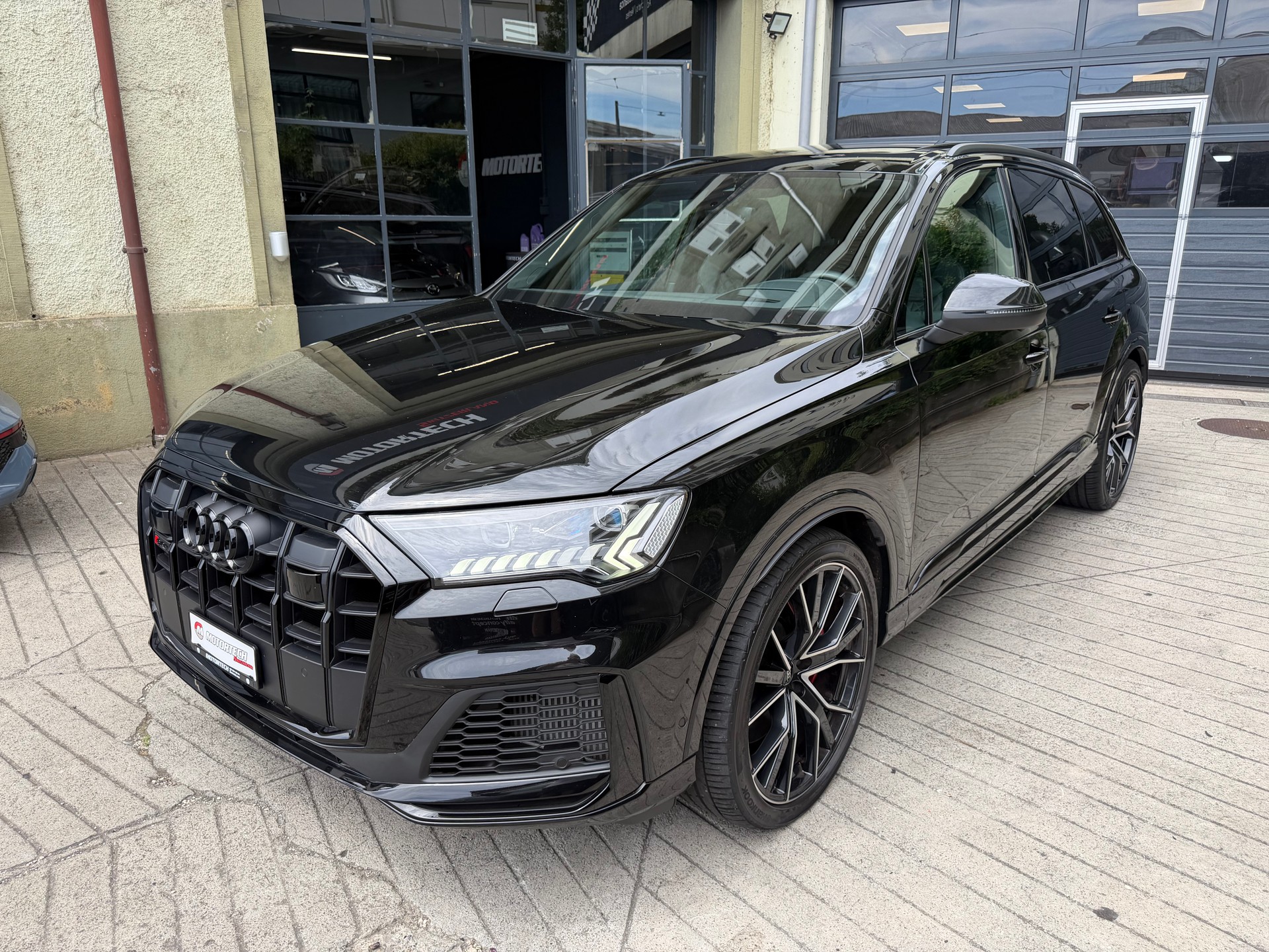 AUDI SQ7 TFSI quattro tiptronic