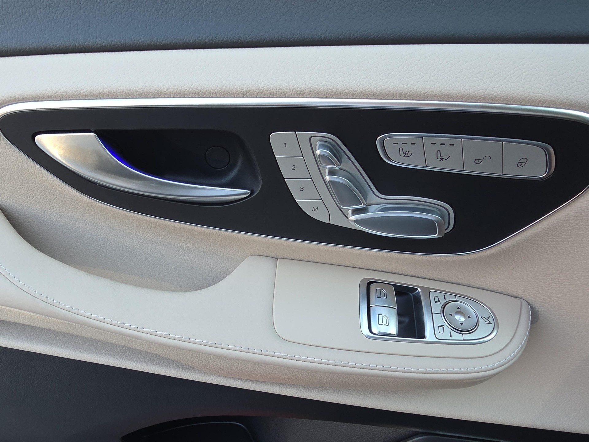 MERCEDES-BENZ V 300d Swiss Edition L 4x4-image-12
