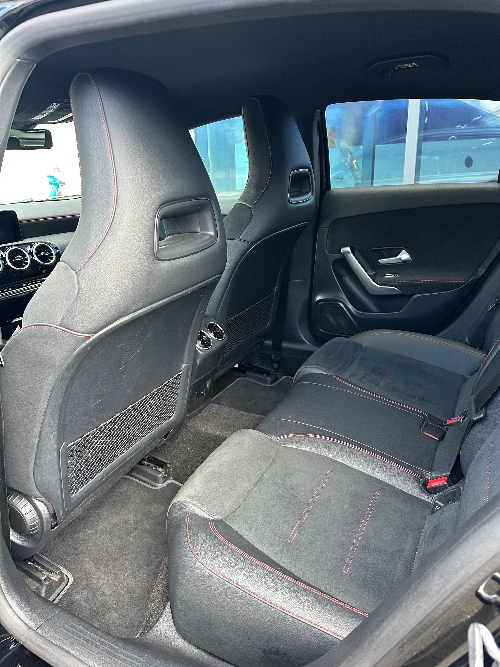 MERCEDES-BENZ A 180 AMG Line-image-11