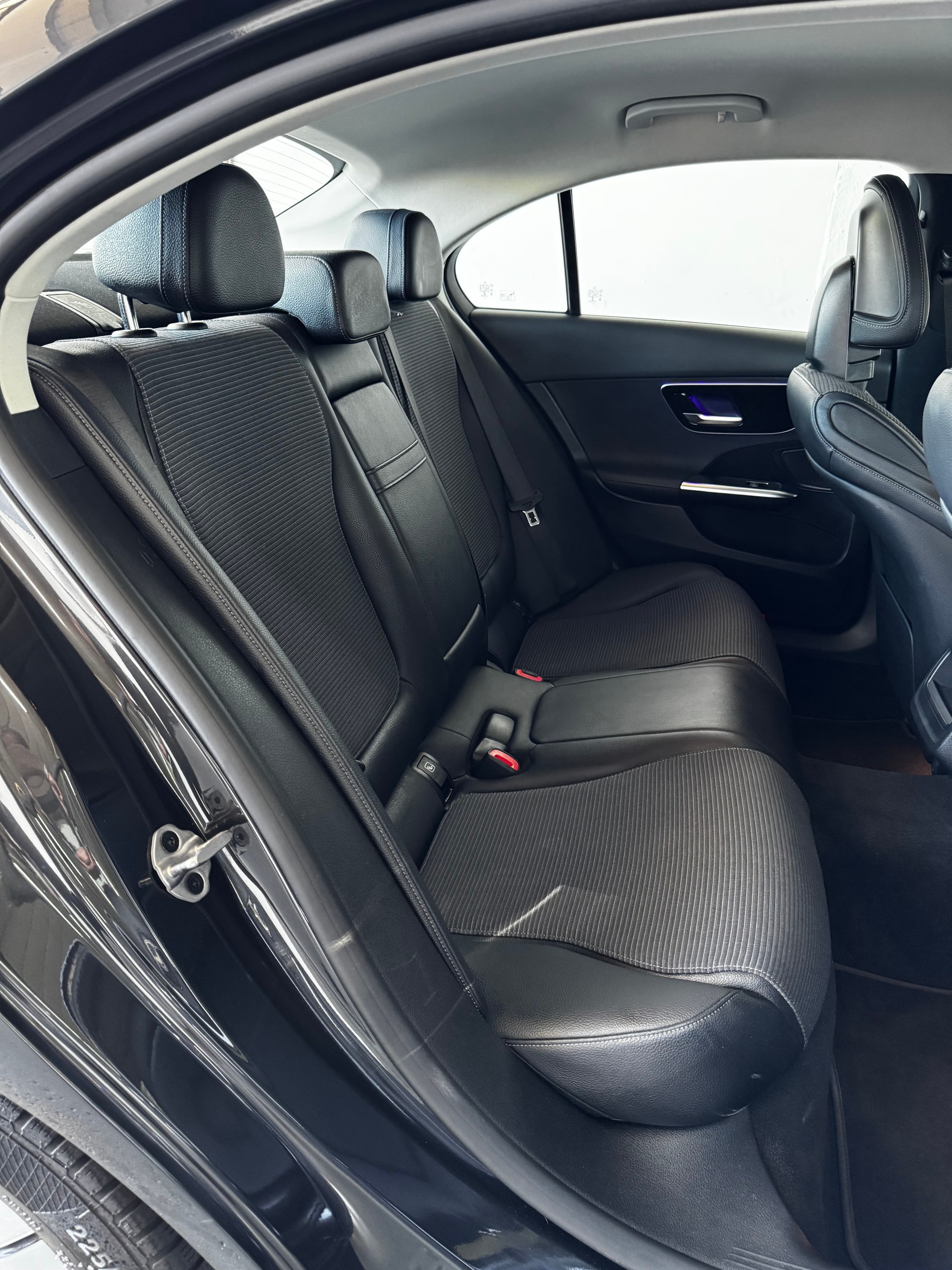 MERCEDES-BENZ C 180 Avantgarde-image-24