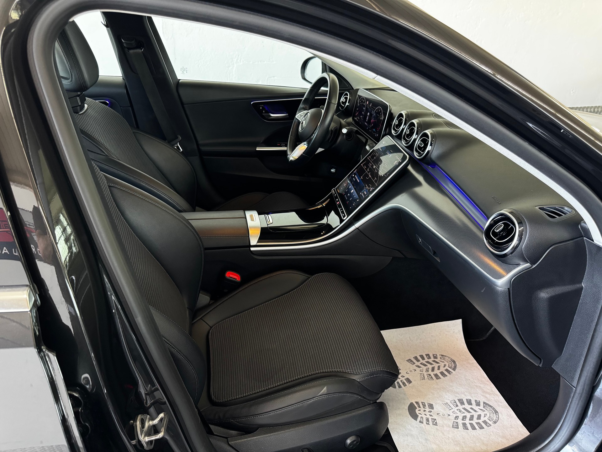 MERCEDES-BENZ C 180 Avantgarde-image-19